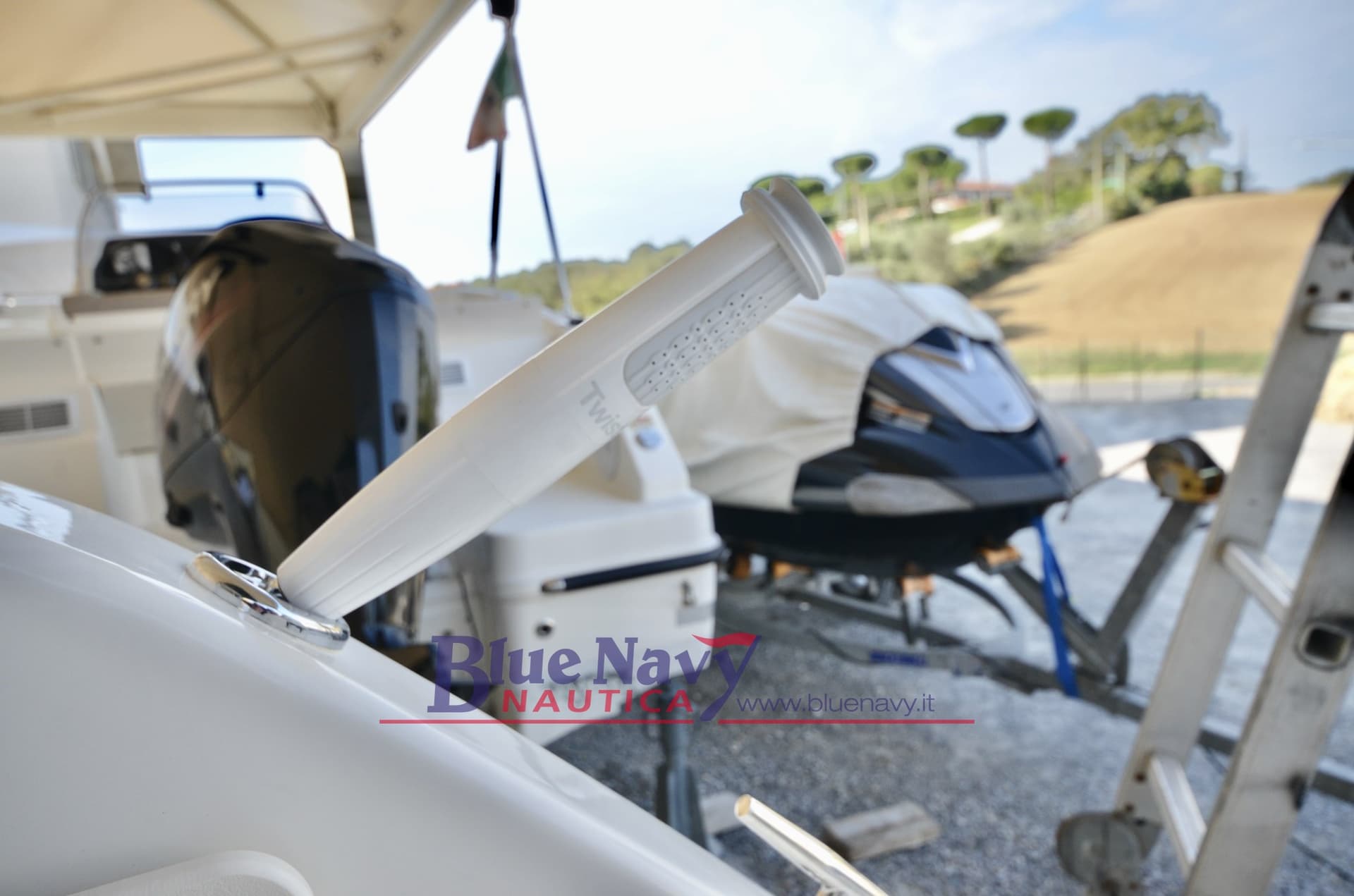 Quicksilver 705 Weekend (7,37mt) in Stock ! usato - foto hero 18