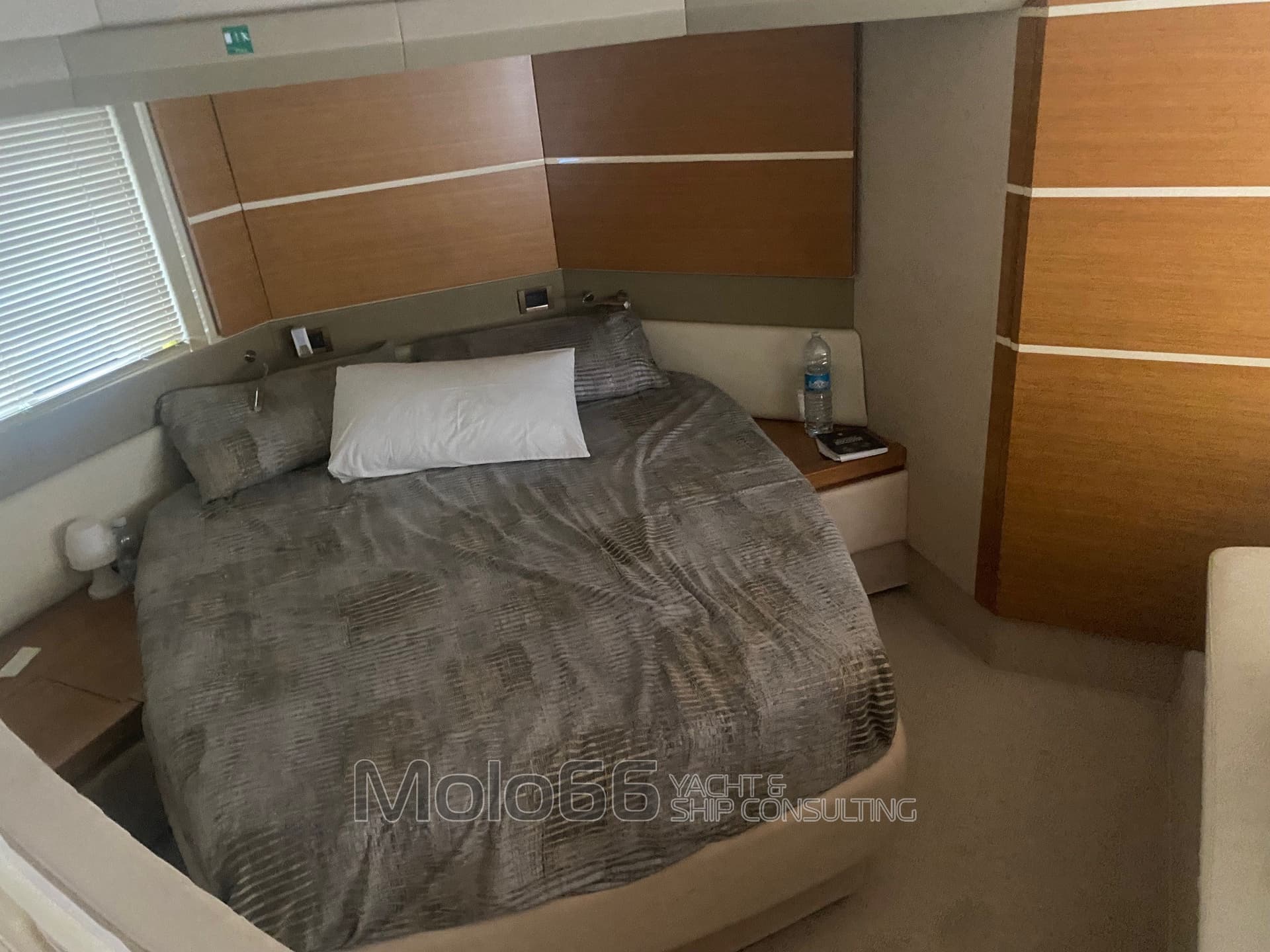 Azimut 53 Flybridge - Deck View Azimut 53 Flybridge - Deck View