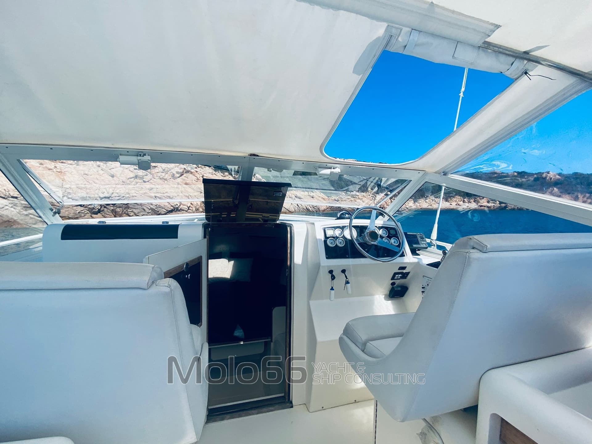 Bertram Yacht 28' Moppie - Detail View 1 Bertram Yacht 28' Moppie - Detail View 1