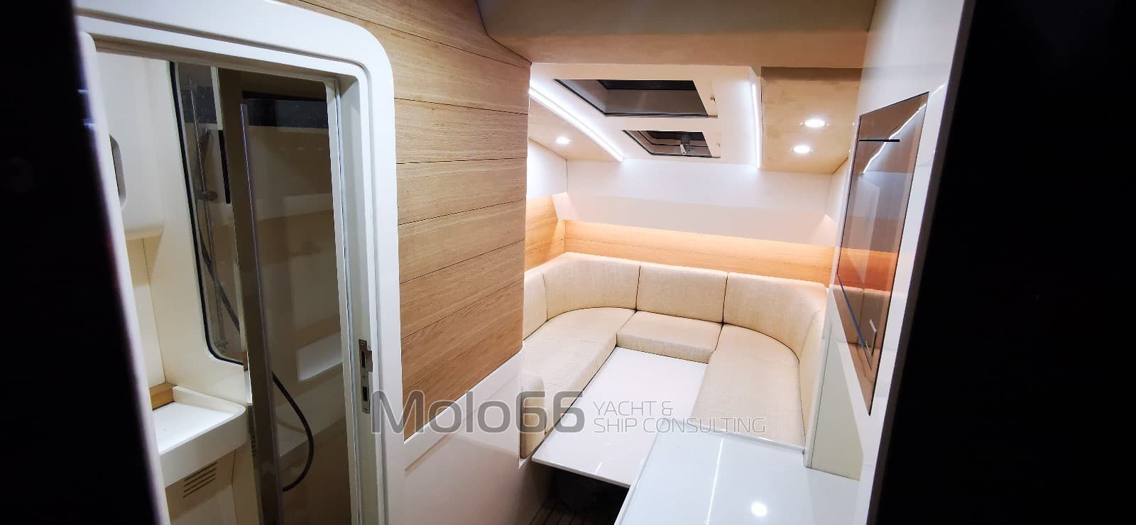 Novamarine Black Shiver 180 - Interior View Novamarine Black Shiver 180 - Interior View