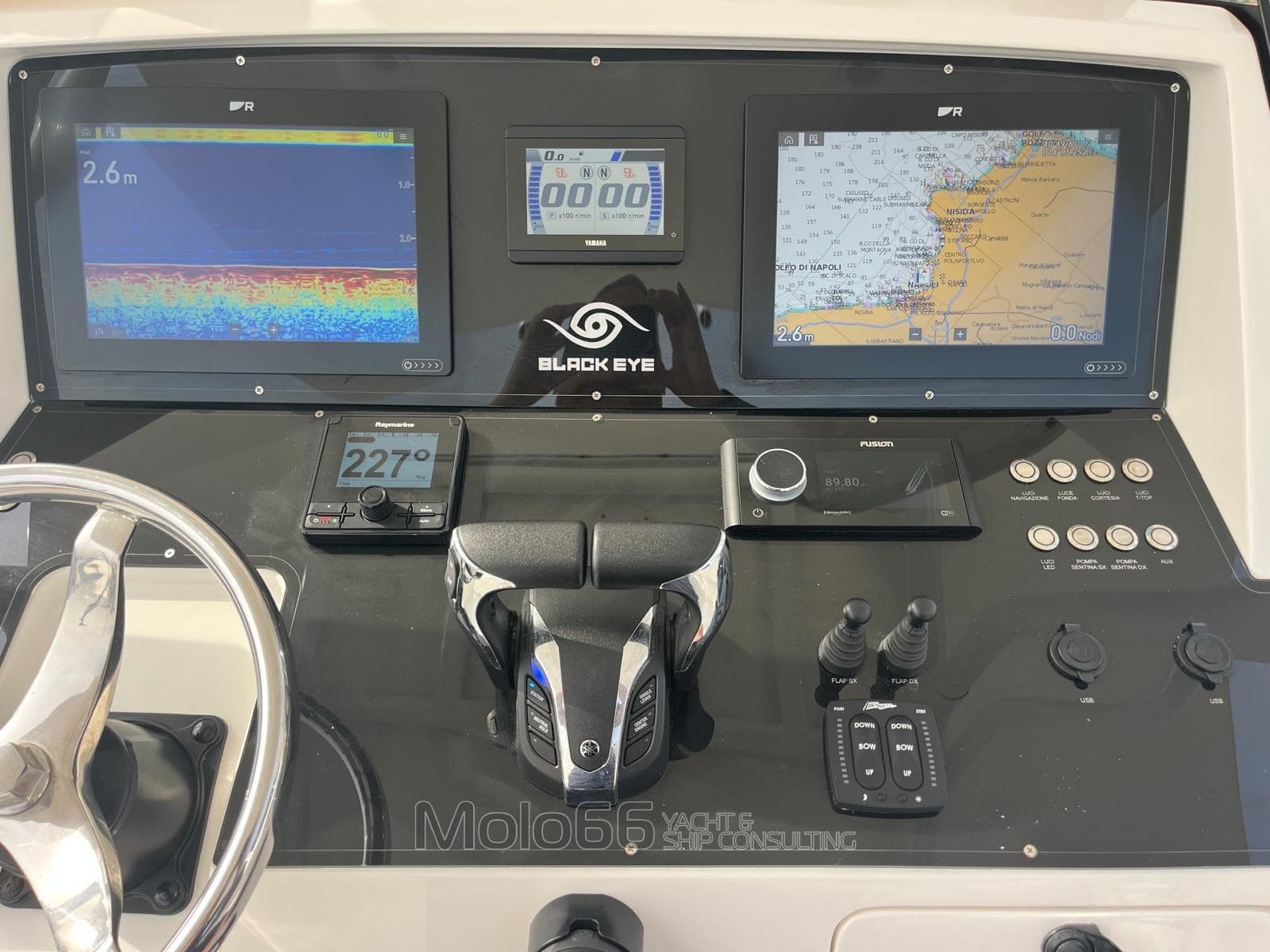 Intrepid 323 Open gebraucht - Hauptbild 3