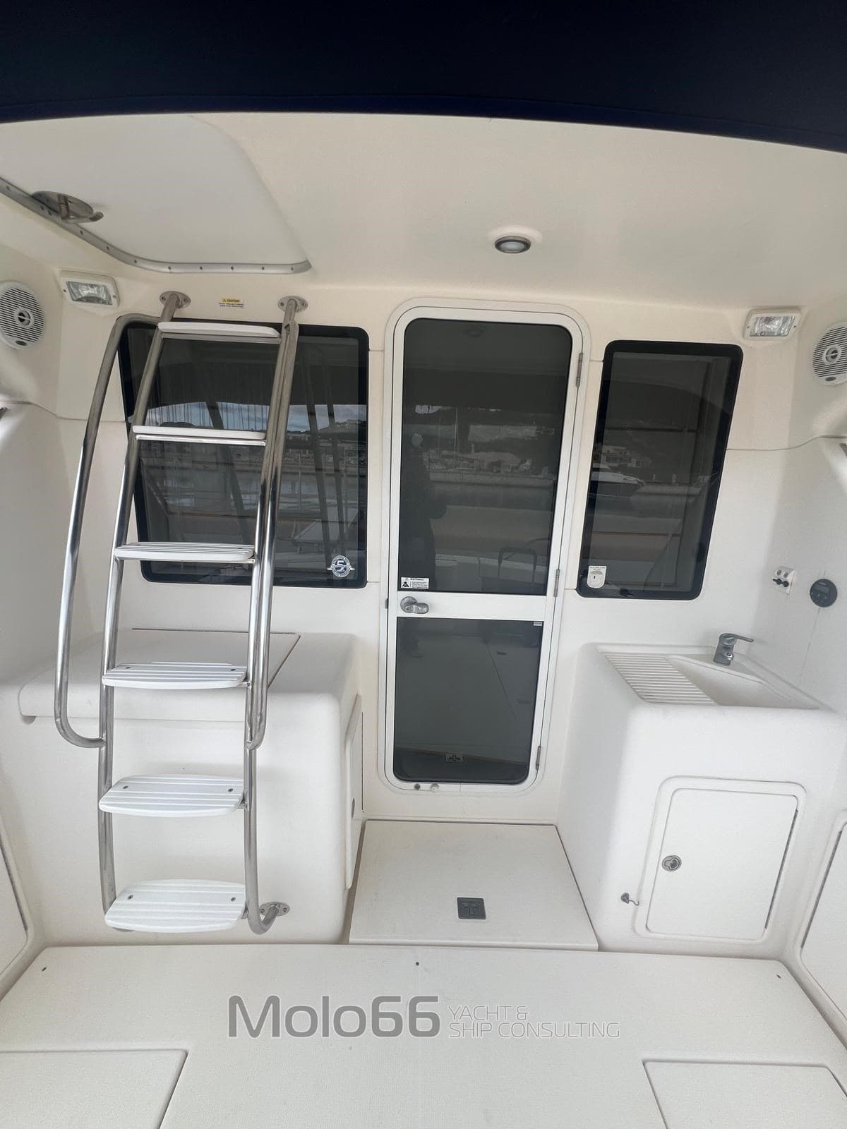 Riviera Marine 33 Flybridge d'occasion - détail 4