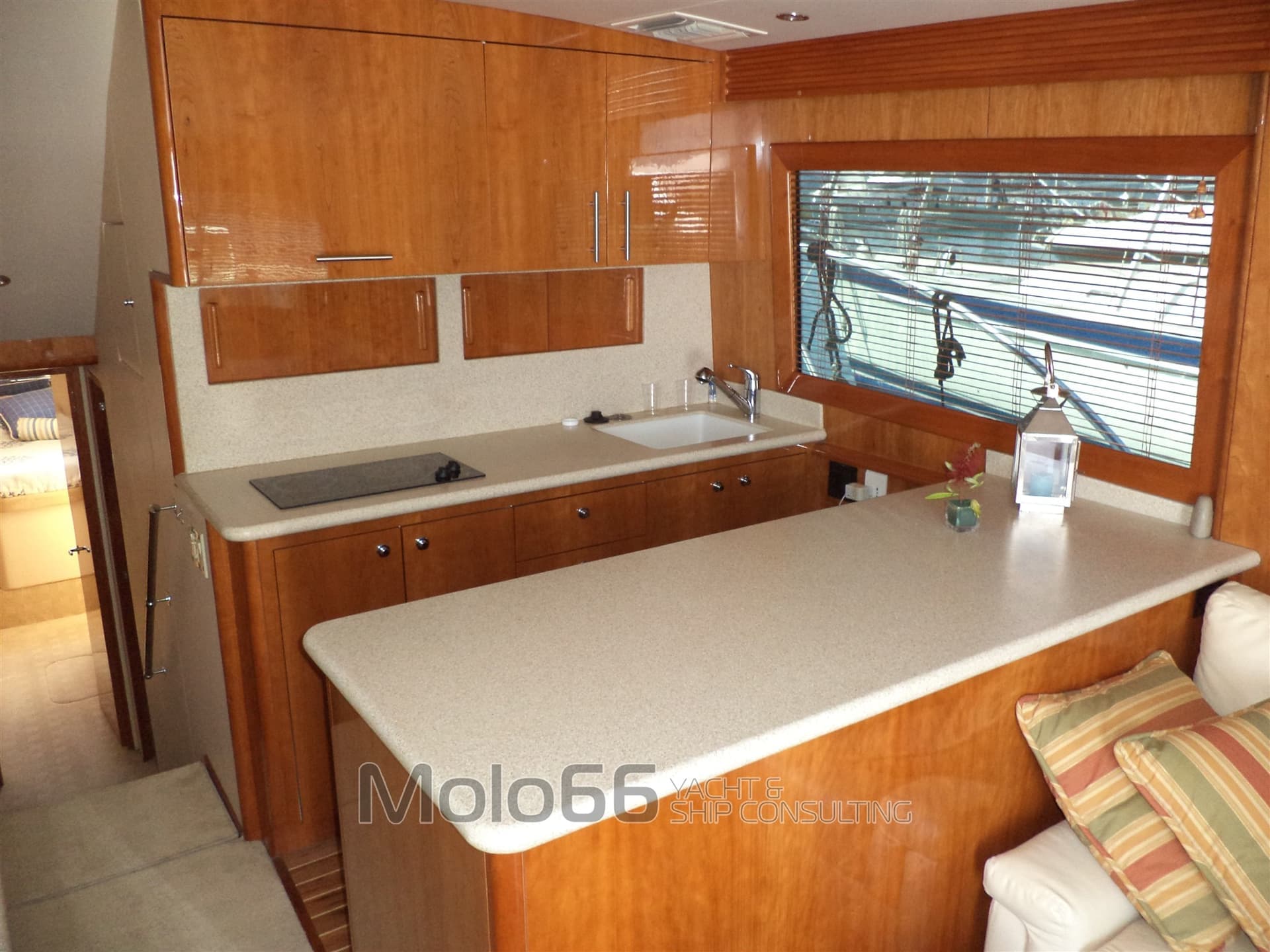 Hatteras 50 Convertible - Deck View Hatteras 50 Convertible - Deck View