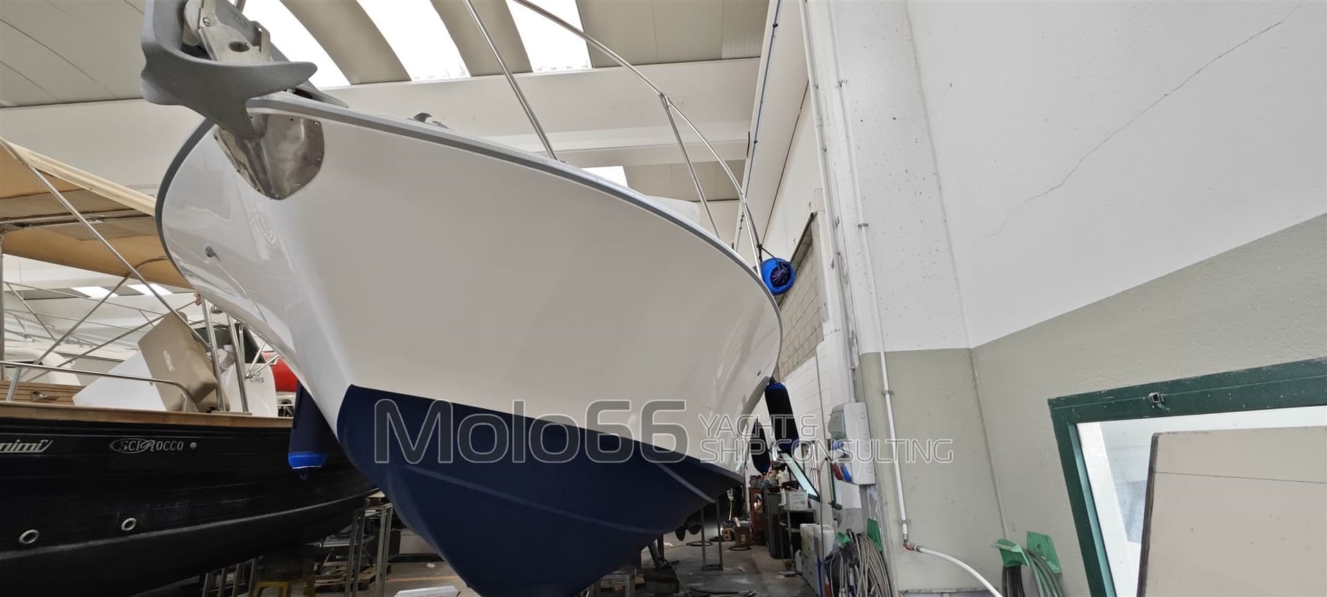 Bertram Yacht 28' Sport Convertible - Detail View 1 Bertram Yacht 28' Sport Convertible - Detail View 1