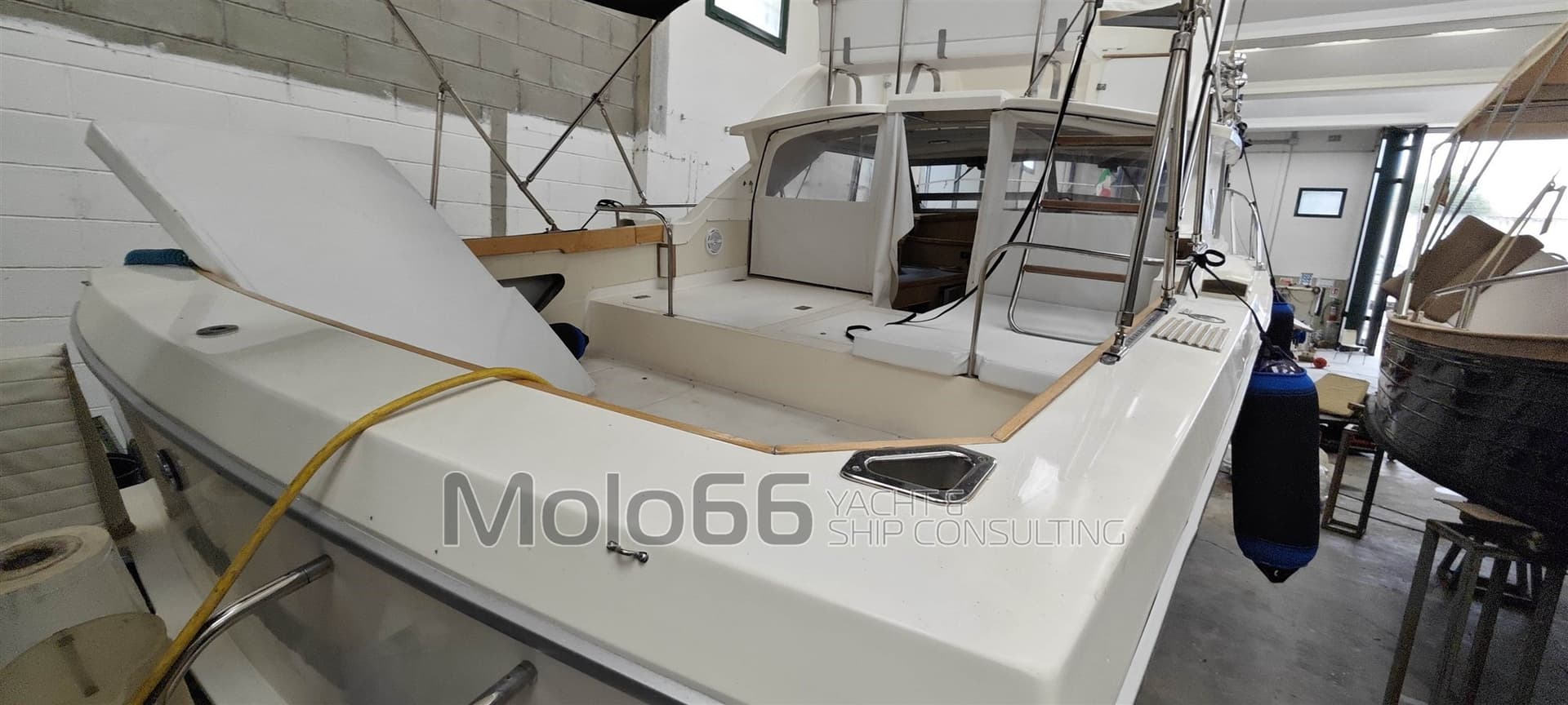 Bertram Yacht 28' Sport Convertible - Deck View Bertram Yacht 28' Sport Convertible - Deck View