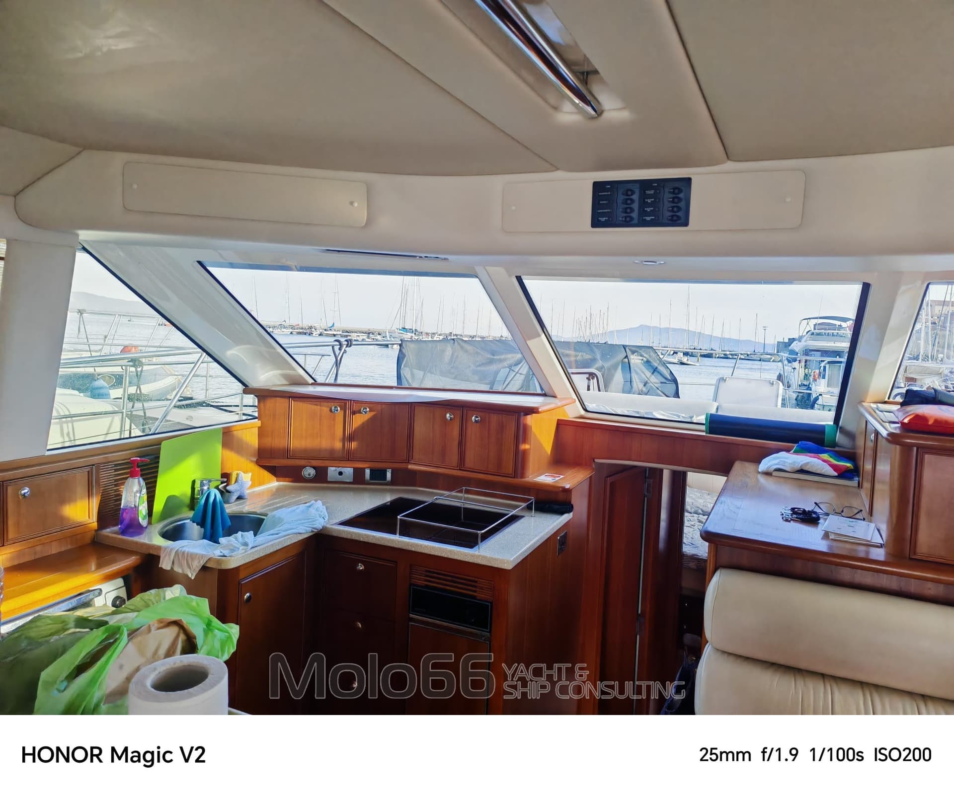 Riviera Marine 47 G2 Flybridge used - detail 3