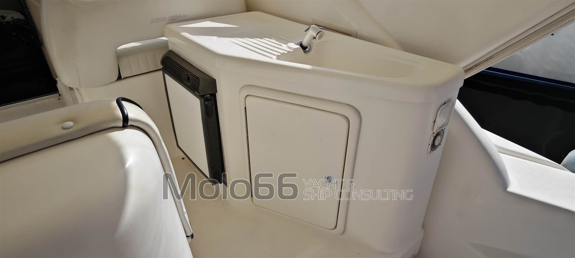 Riviera Marine 3000 Offshore used - detail 3