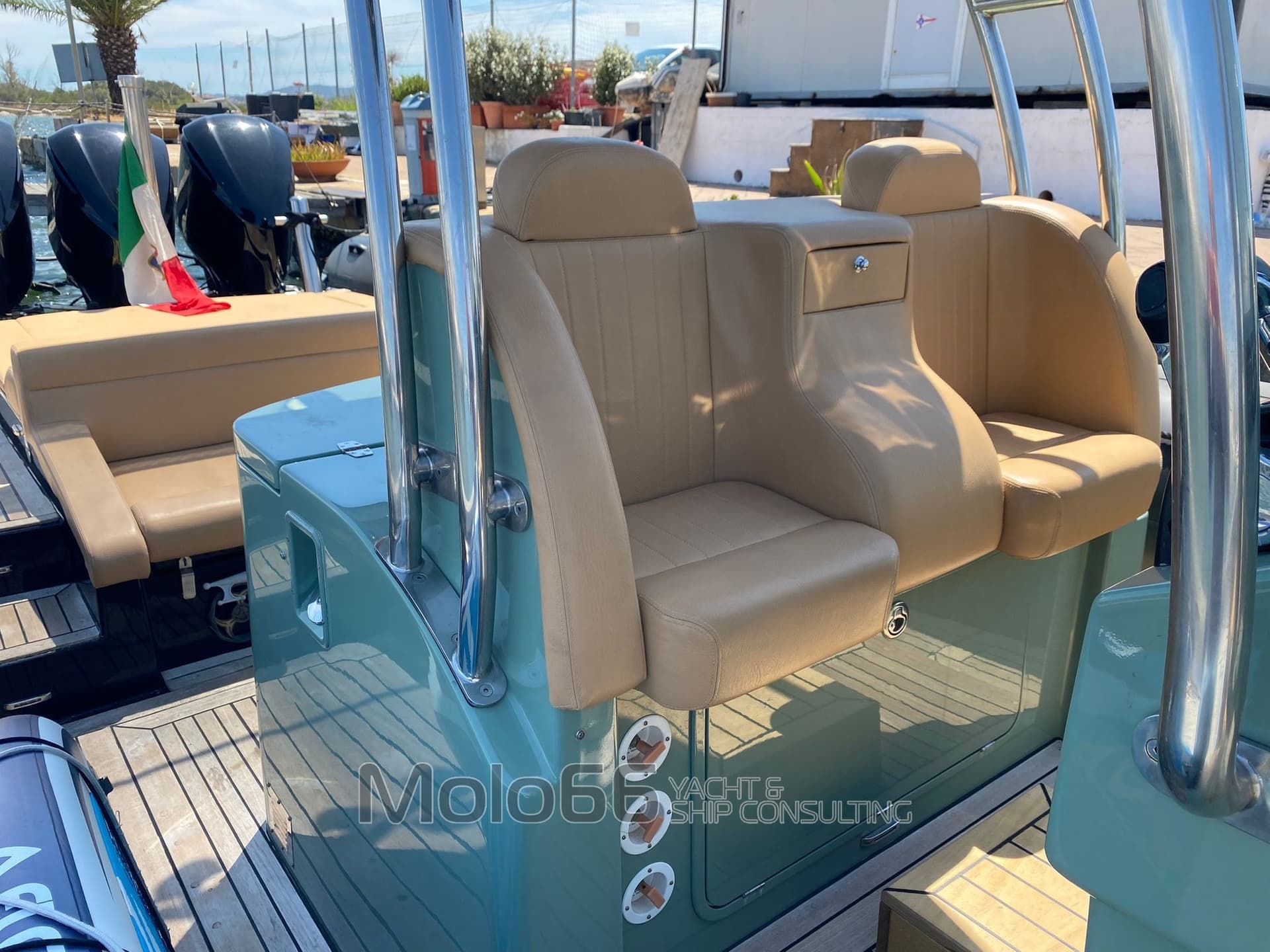 Sea Water Convertible 410 - Interior View Sea Water Convertible 410 - Interior View