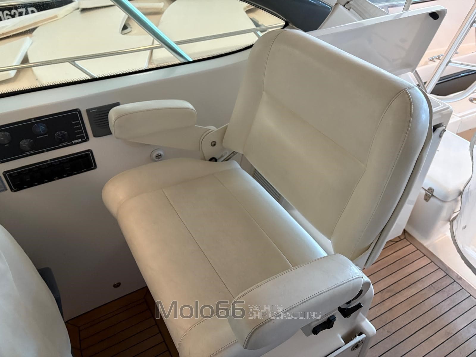 Tiara Yachts 4200 Open - Deck View Tiara Yachts 4200 Open - Deck View
