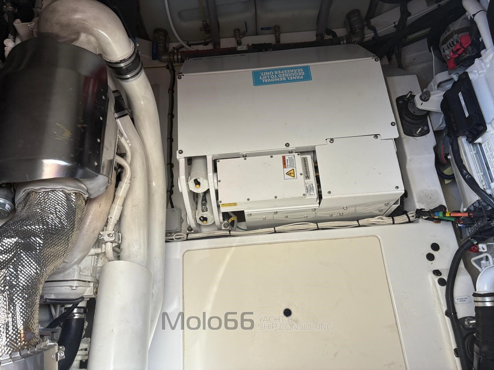 Azimut 53 Flybridge - Deck View Azimut 53 Flybridge - Deck View