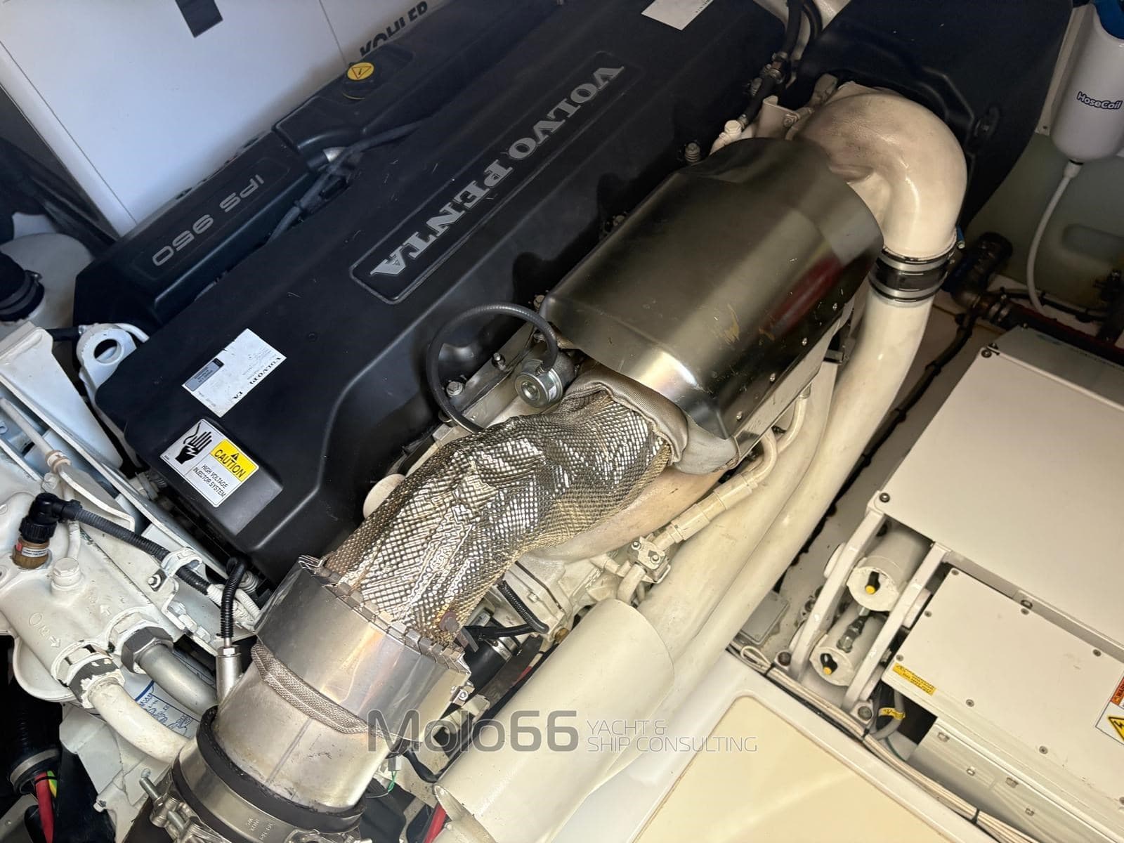 Azimut 53 Flybridge - Interior View Azimut 53 Flybridge - Interior View