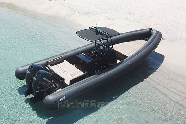 Sea Water 300 Phantom - Detail View 1 Sea Water 300 Phantom - Detail View 1