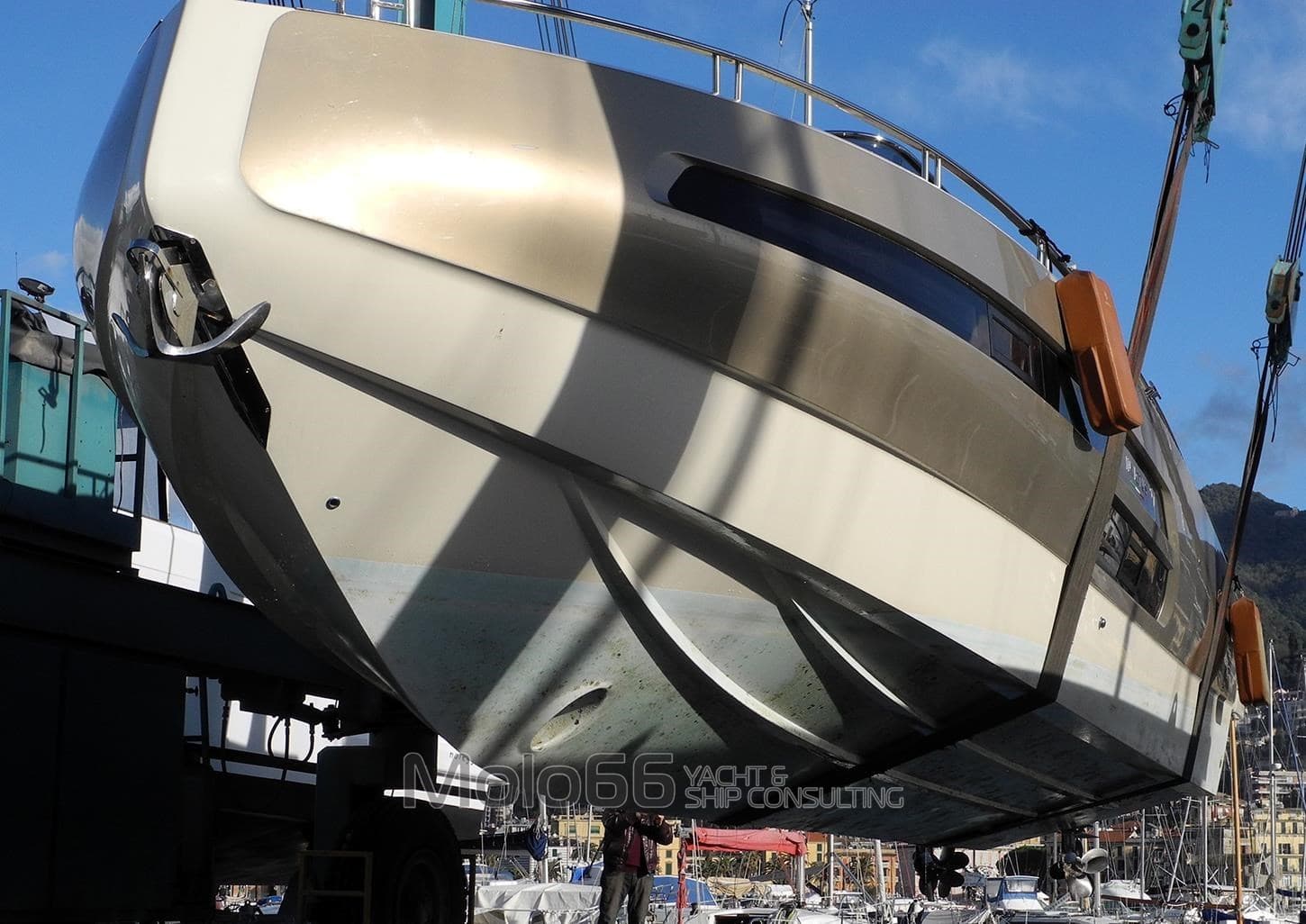 Invictus Gt370 - Main View Invictus Gt370 - Main View