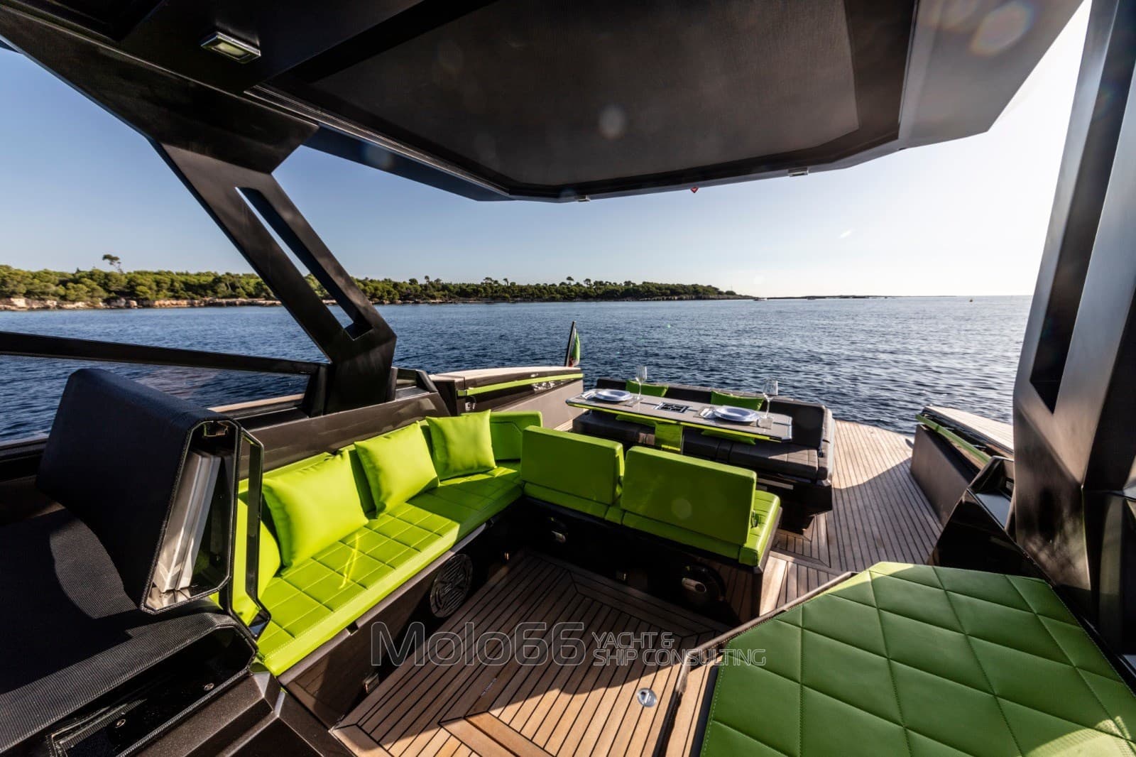 Evo Yachts Evo R4 Wa 43 - Deck View Evo Yachts Evo R4 Wa 43 - Deck View