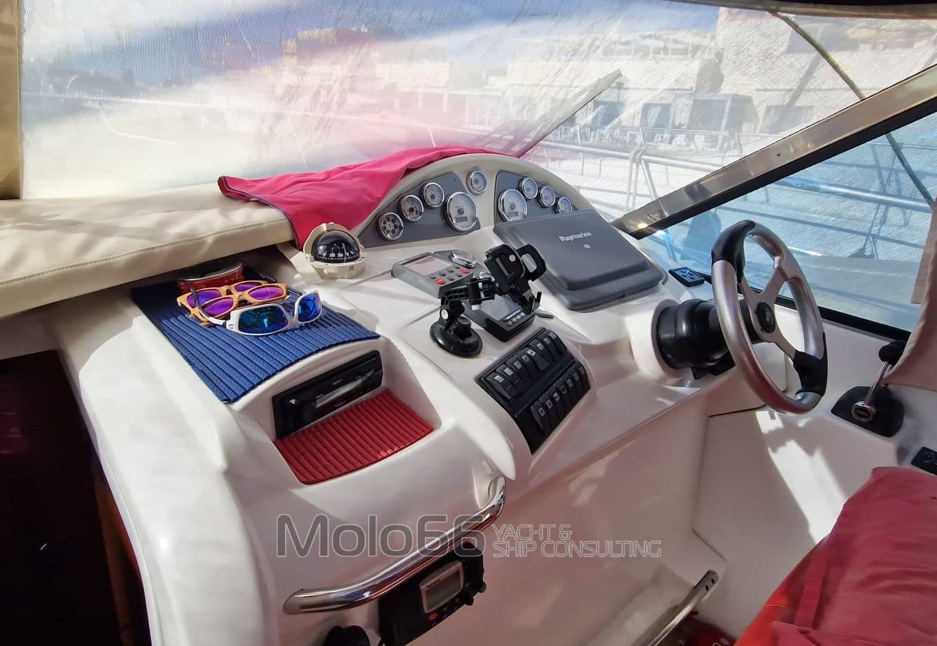 Beneteau Flyer 12 - Interior View Beneteau Flyer 12 - Interior View