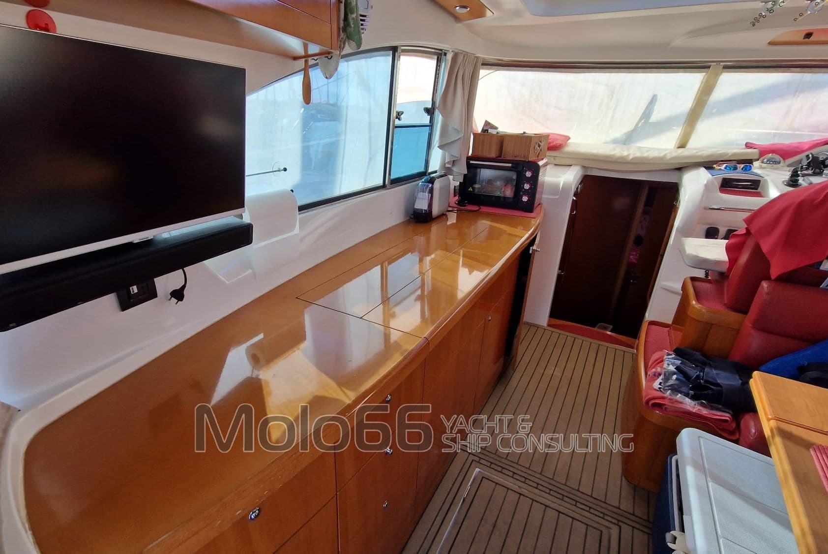 Beneteau Flyer 12 - Deck View Beneteau Flyer 12 - Deck View