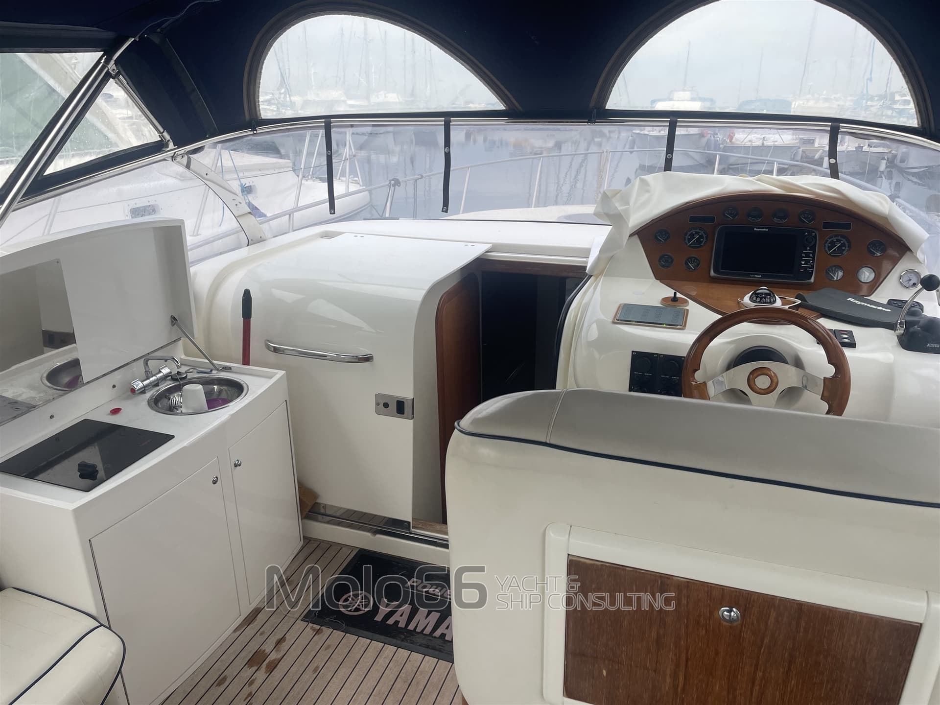 Airon Marine 345 - Deck View Airon Marine 345 - Deck View