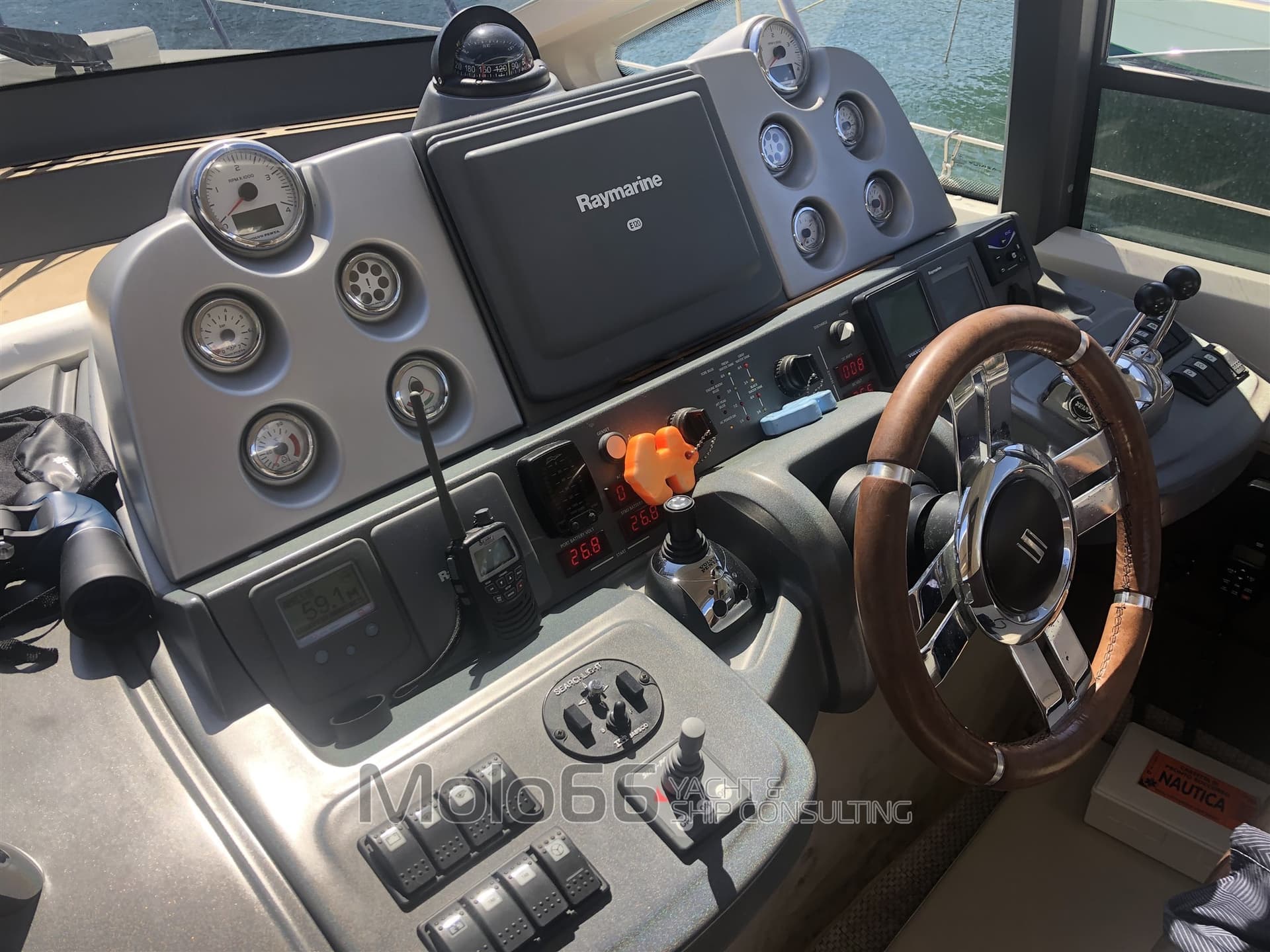 Azimut 43s - Deck View Azimut 43s - Deck View