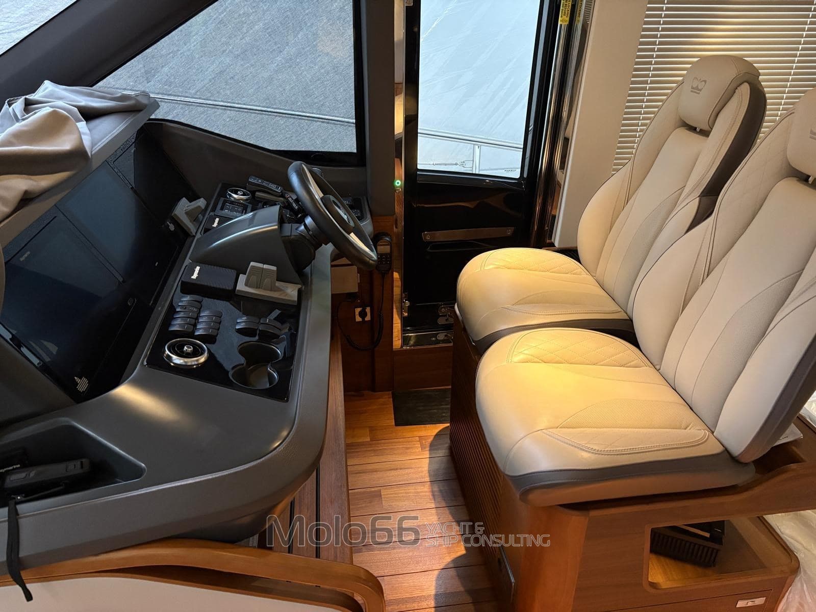 Princess Yachts Y72 - Interior View Princess Yachts Y72 - Interior View