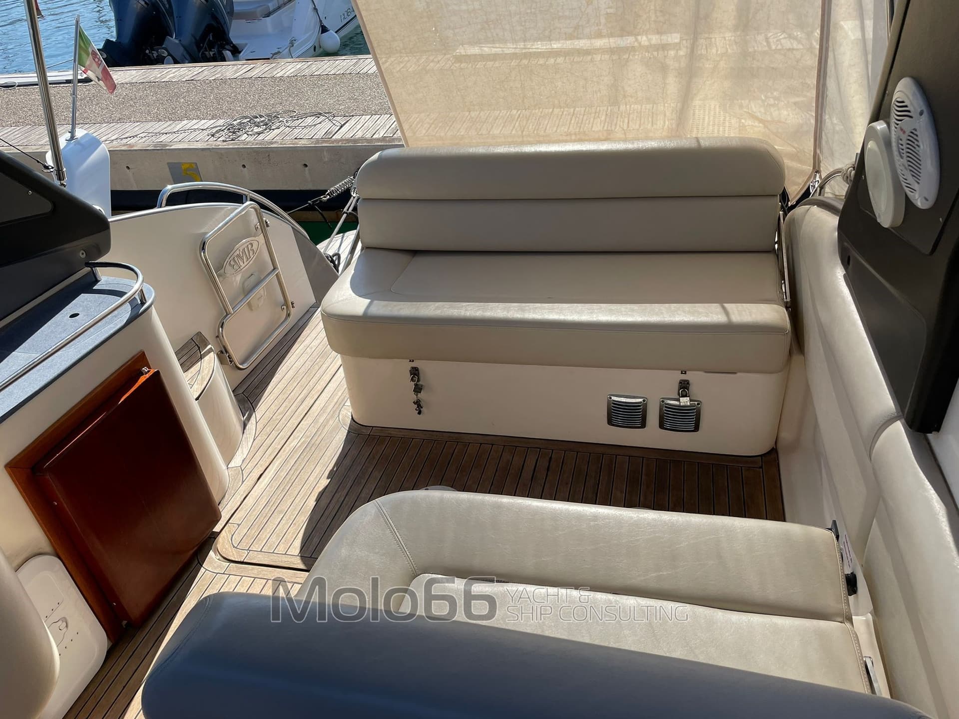 Bavaria 300 Sport Diesel - Interior View Bavaria 300 Sport Diesel - Interior View