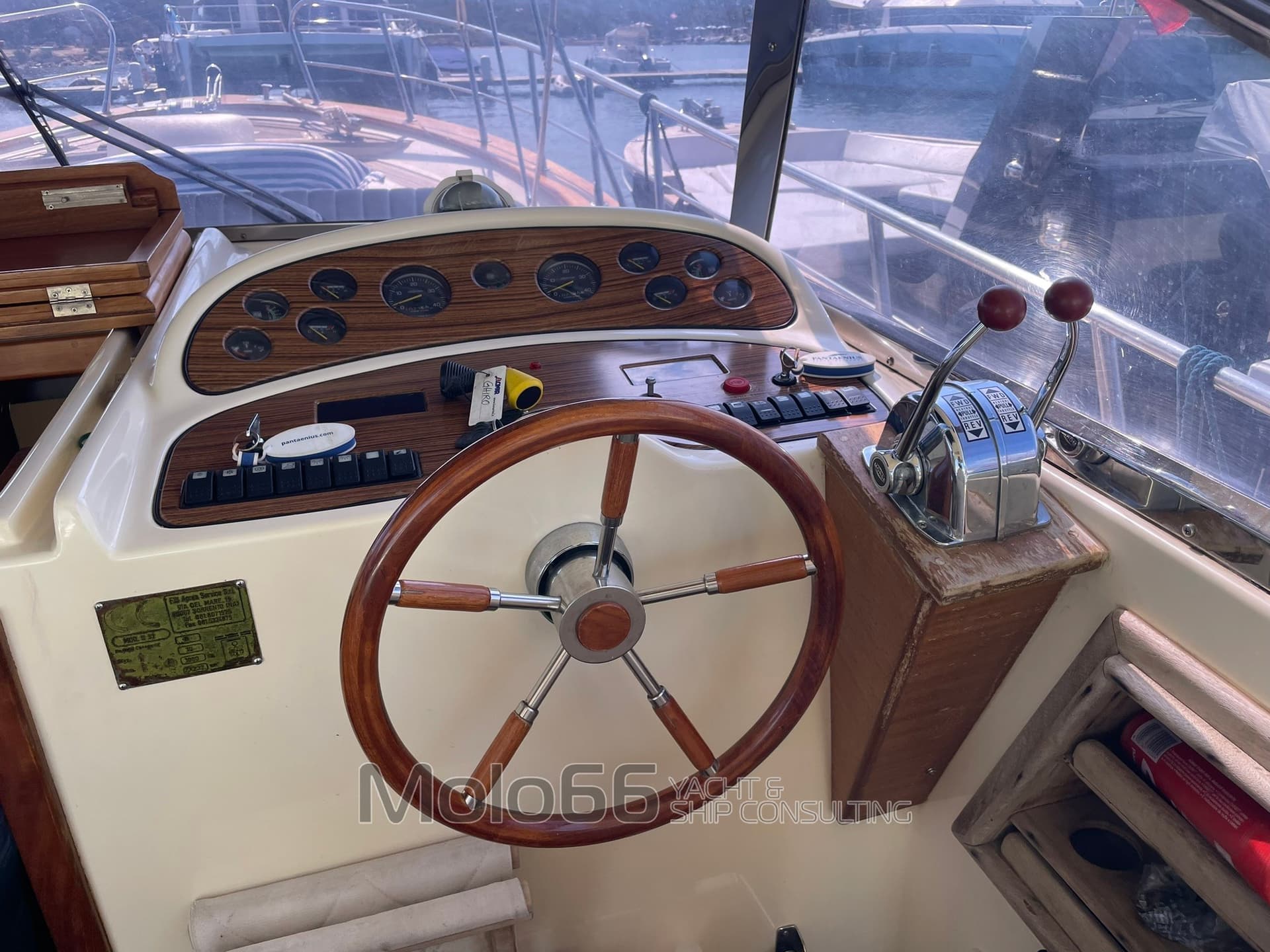 Fratelli Aprea Sorrento 32 Hard Top - Detail View 1 Fratelli Aprea Sorrento 32 Hard Top - Detail View 1