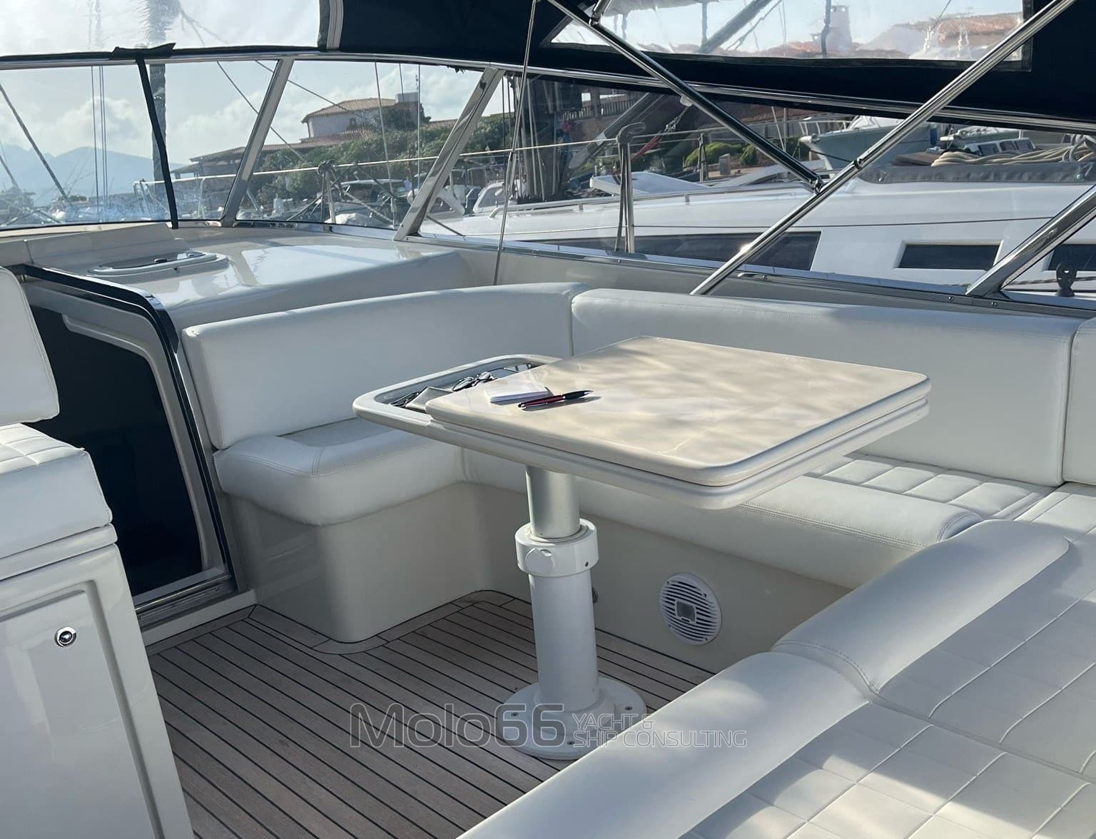 Itama Forty - Interior View Itama Forty - Interior View