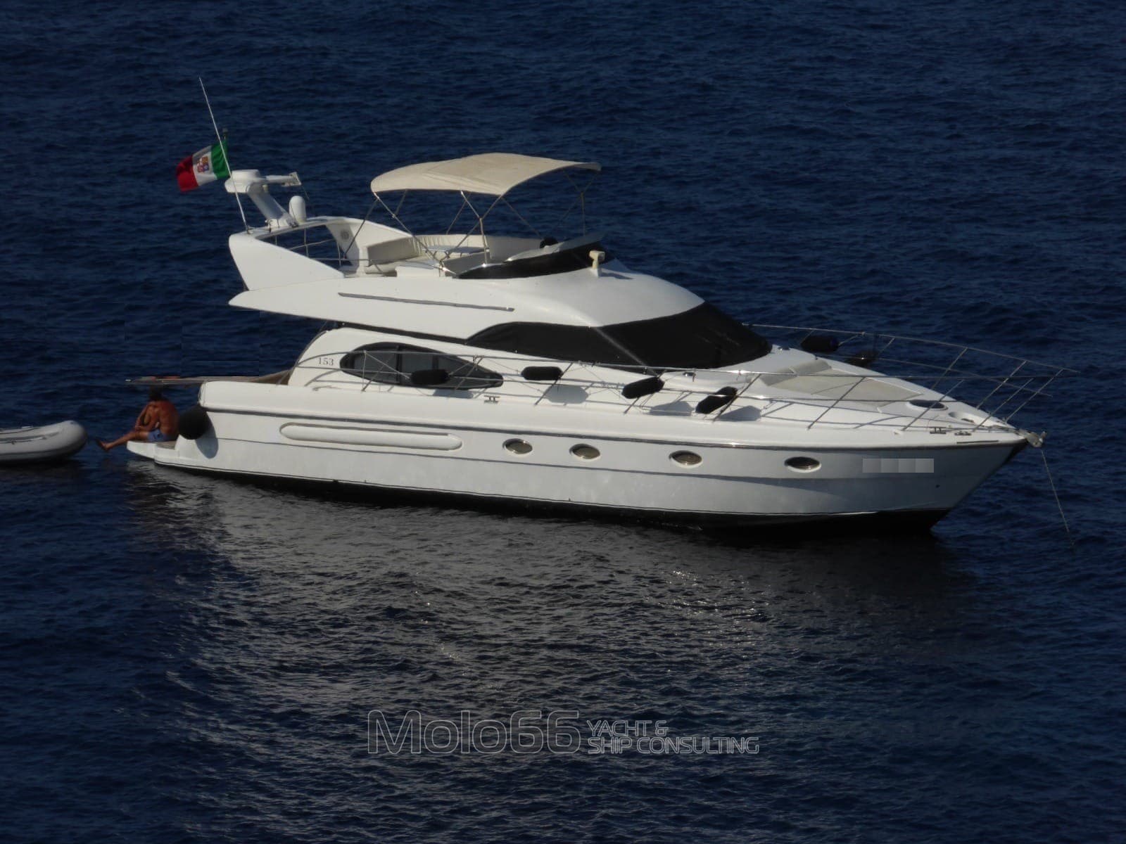 Admiral's Yacht 50 Fly used - detail 2