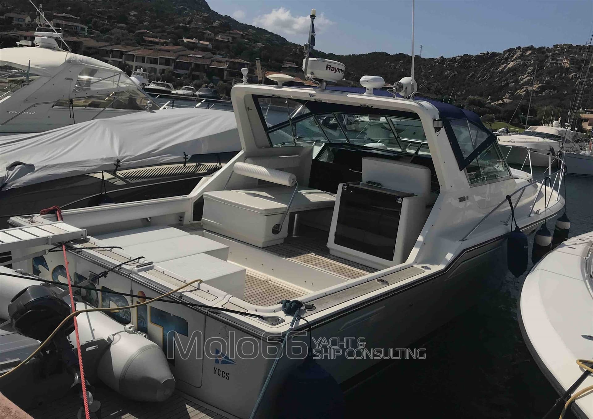 Tiara Yachts 3600 Express Special - Detail View 1 Tiara Yachts 3600 Express Special - Detail View 1