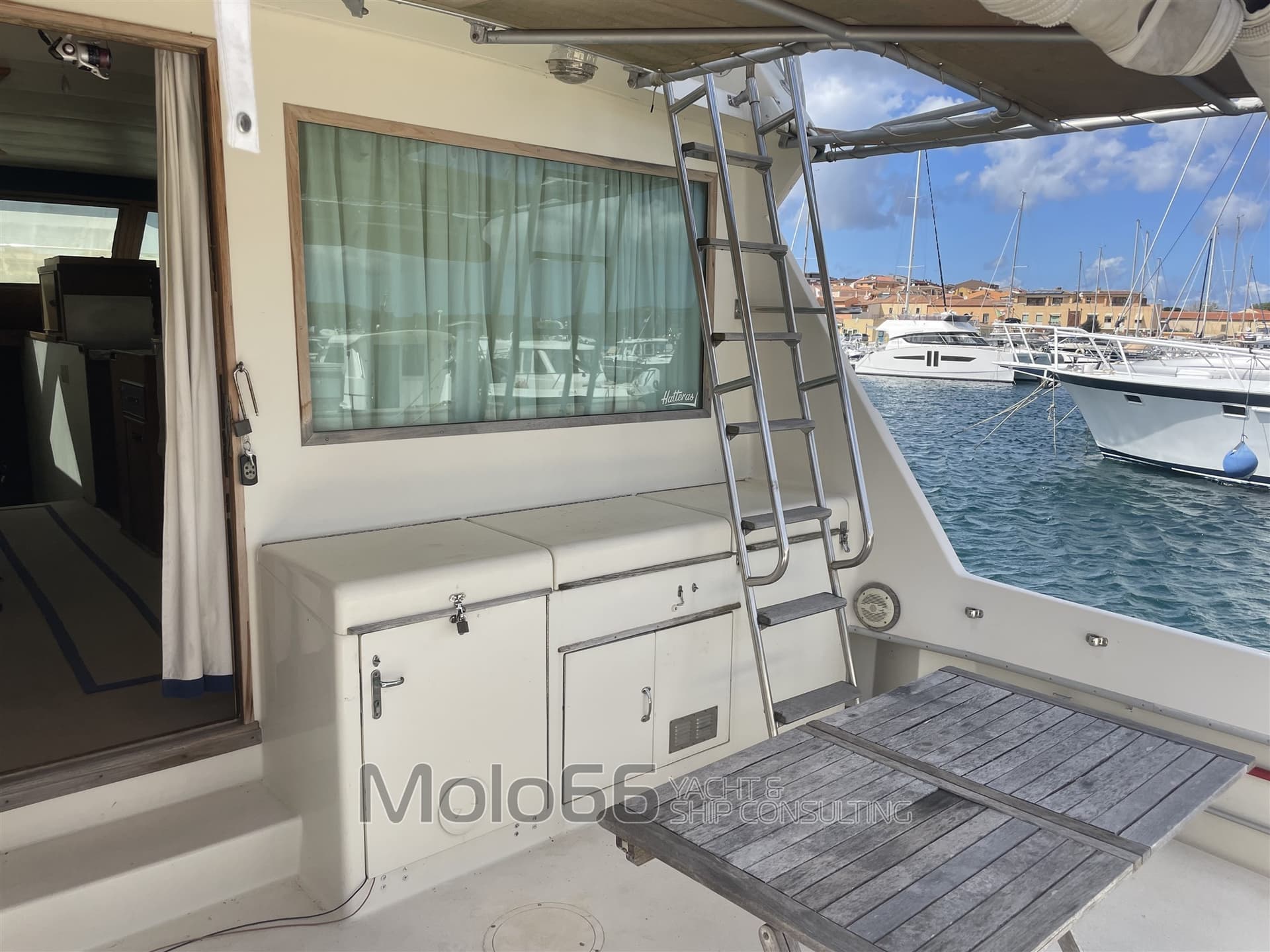 Hatteras 52c used - detail 3