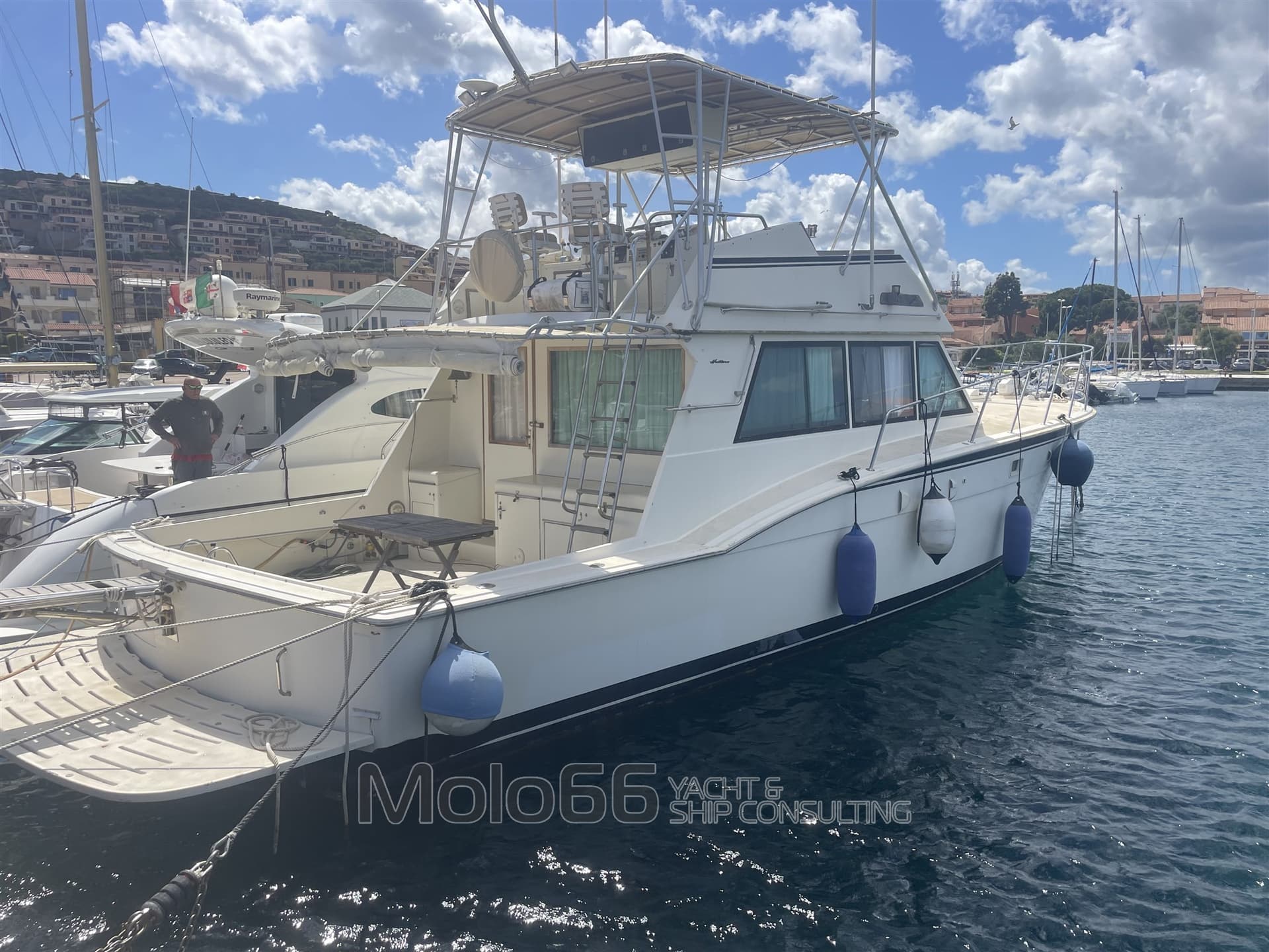 Hatteras 52c used - detail 1