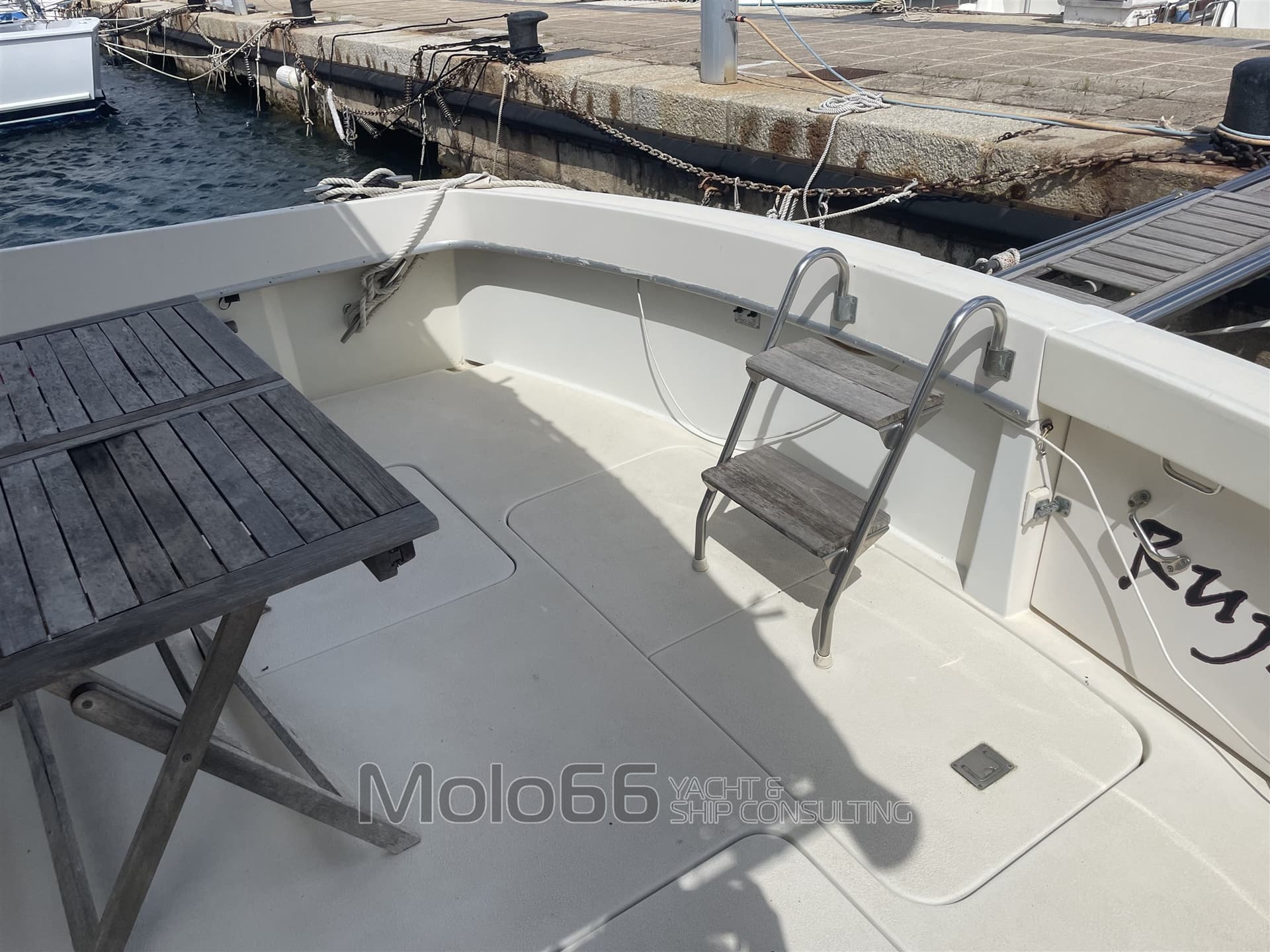 Hatteras 52c used - detail 4