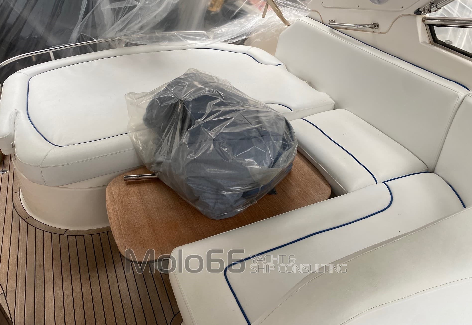 Bavaria Bmb 33 Sport - Deck View Bavaria Bmb 33 Sport - Deck View