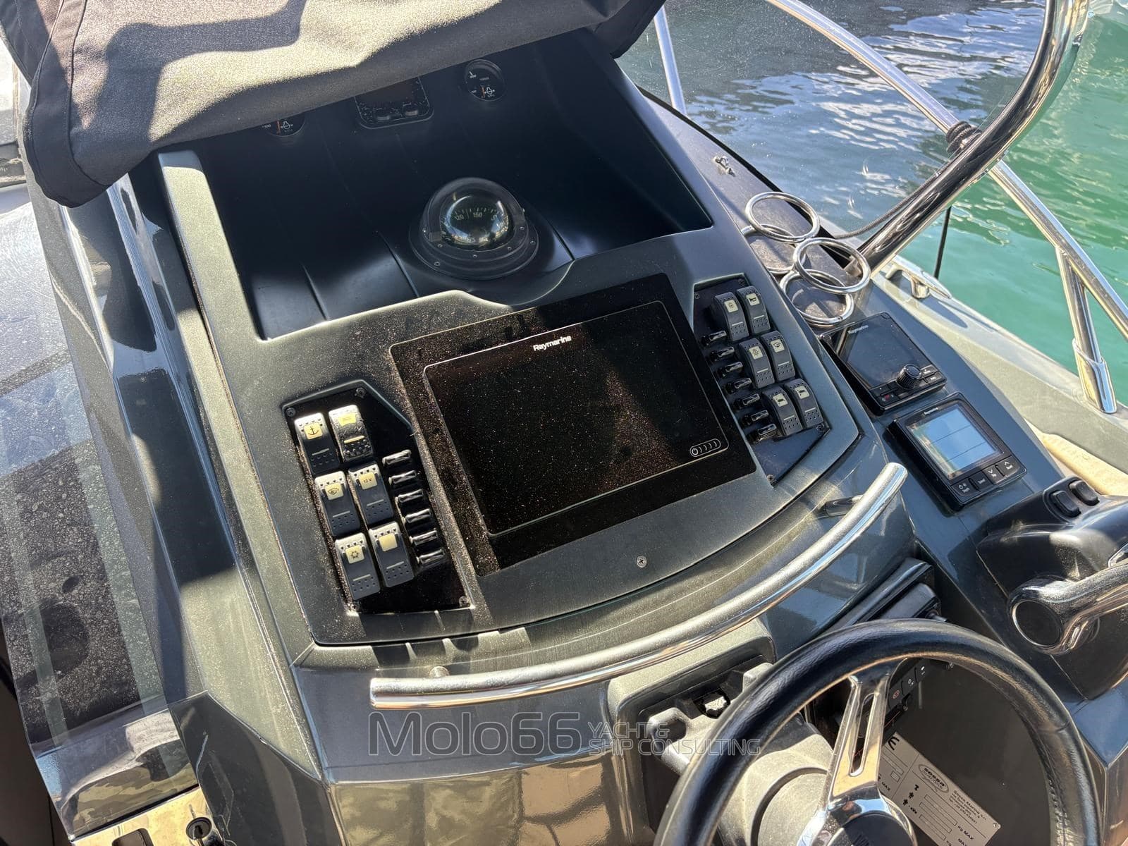 Sessa Marine Key Largo 28 - Interior View Sessa Marine Key Largo 28 - Interior View