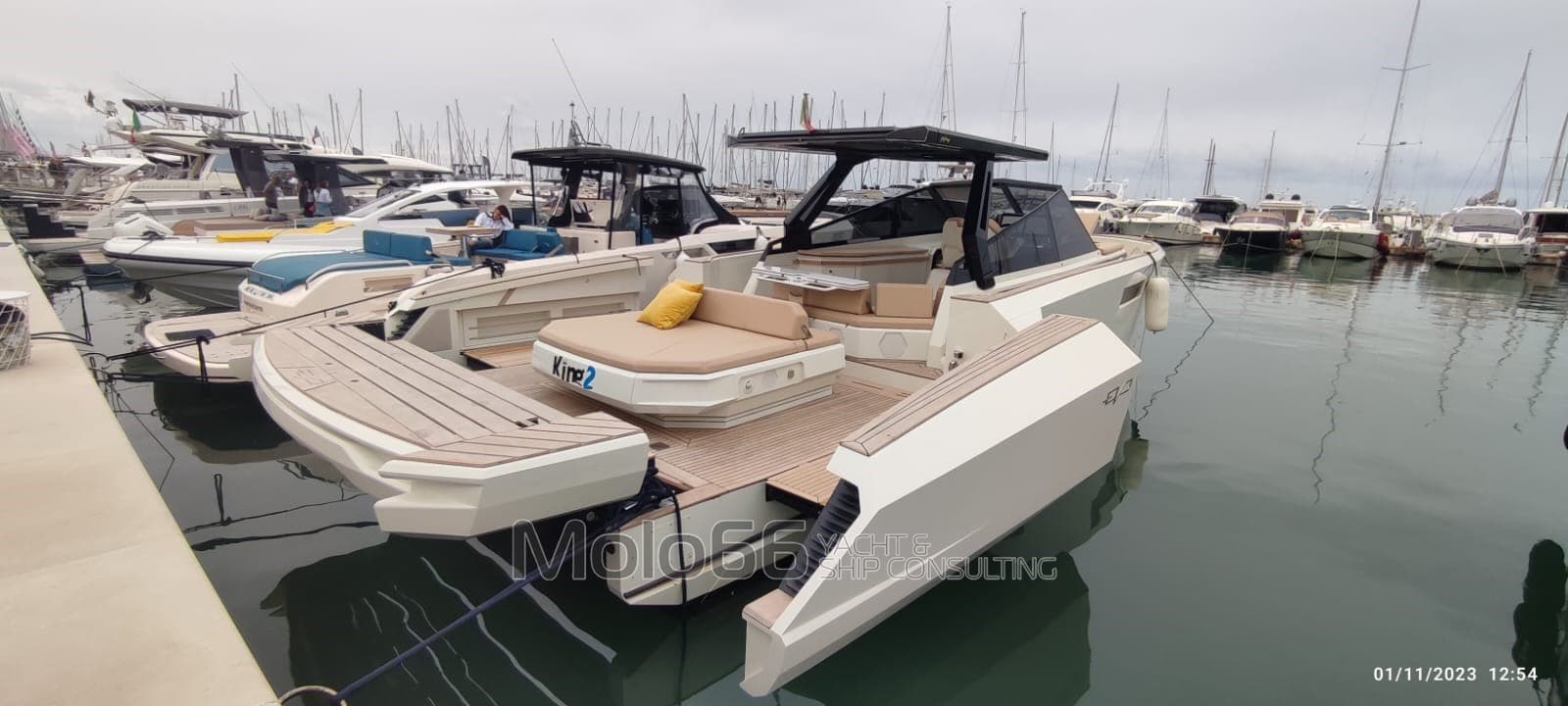 Evo Yachts Evo R4 Wa - Interior View Evo Yachts Evo R4 Wa - Interior View