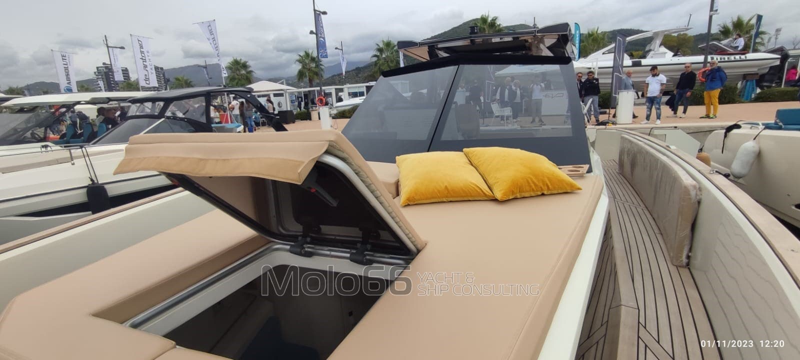 Evo Yachts Evo R4 Wa - Deck View Evo Yachts Evo R4 Wa - Deck View