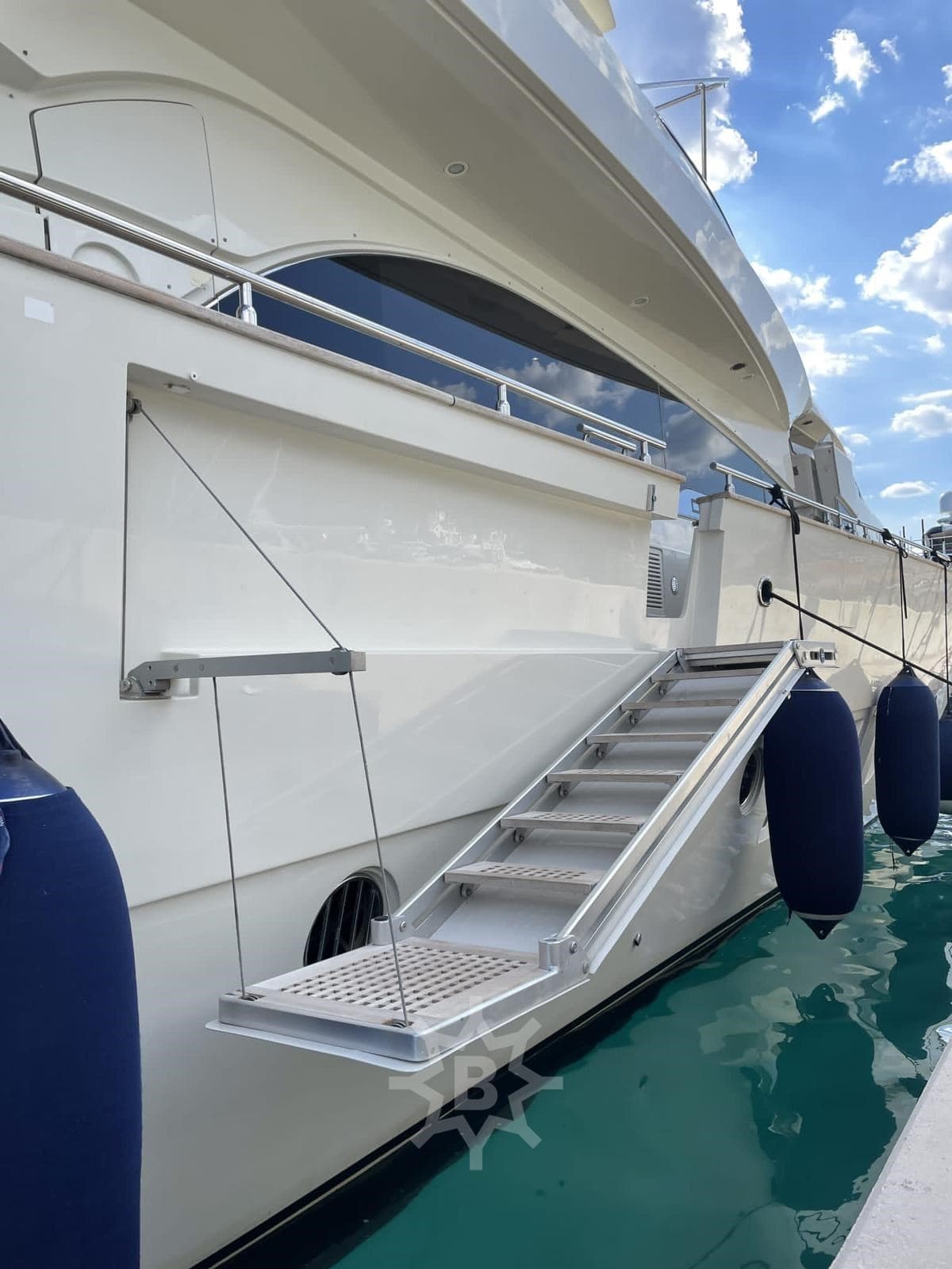 Dominator Yachts Dominator 86 - Detail View 1 Dominator Yachts Dominator 86 - Detail View 1