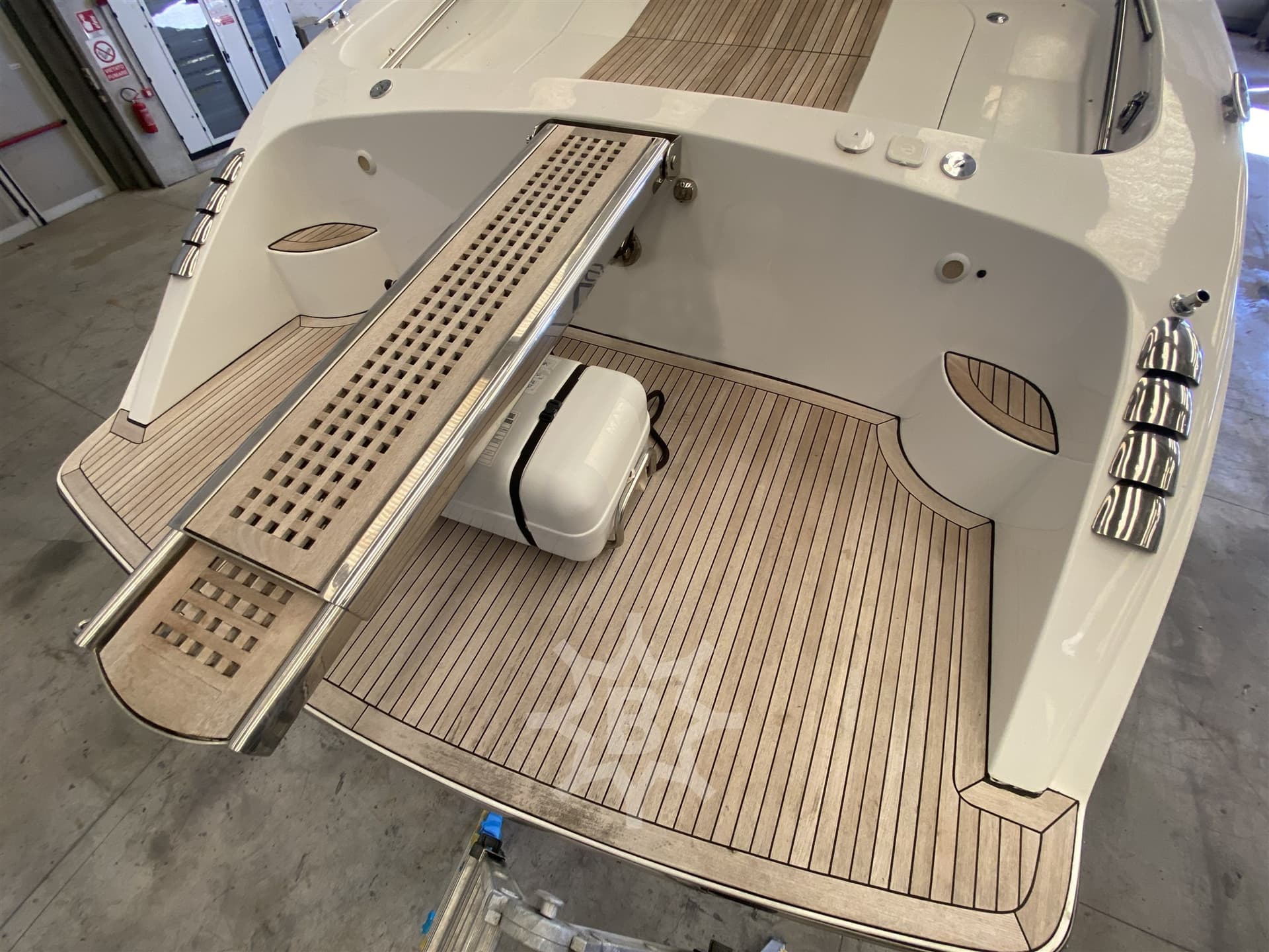 Tornado Tornado 44 - Deck View Tornado Tornado 44 - Deck View