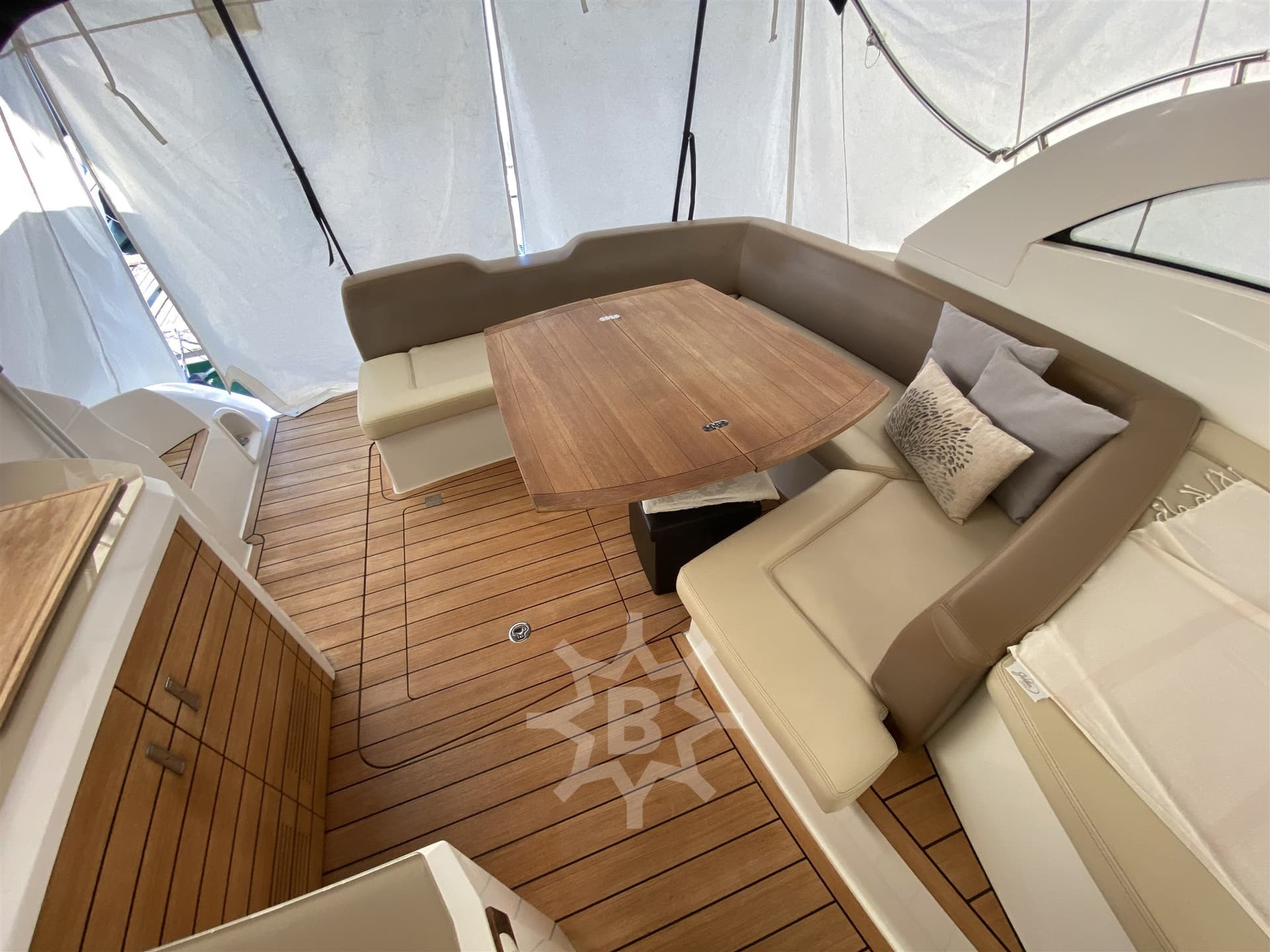 Sessa Marine C38 used - detail 3