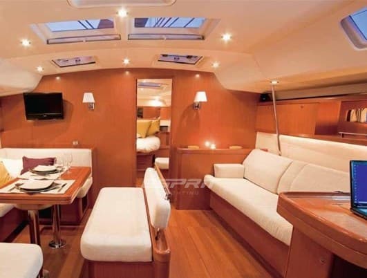 Beneteau Oceanis 54 - Deck View Beneteau Oceanis 54 - Deck View