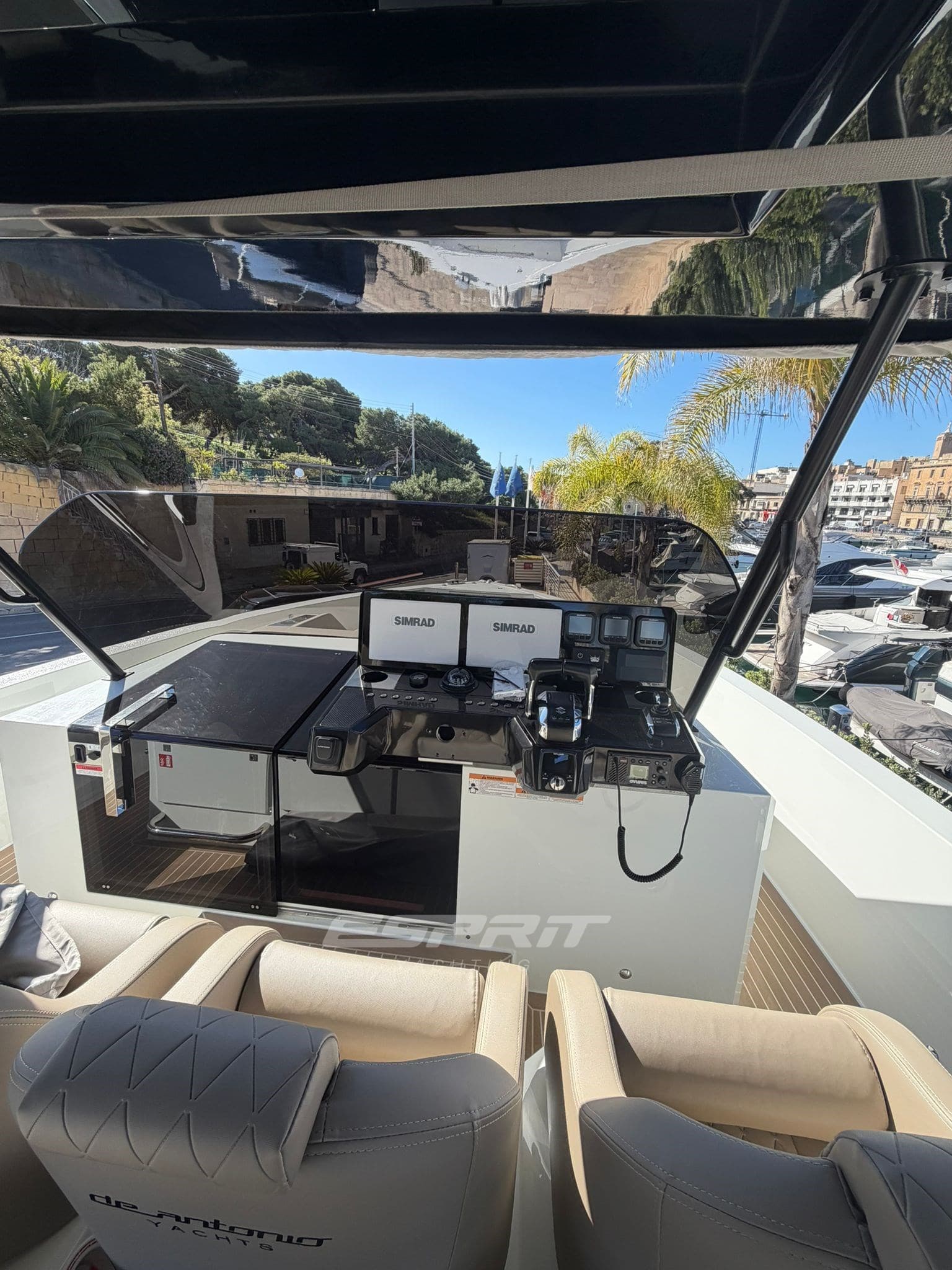 De Antonio D42 Open - Deck View De Antonio D42 Open - Deck View