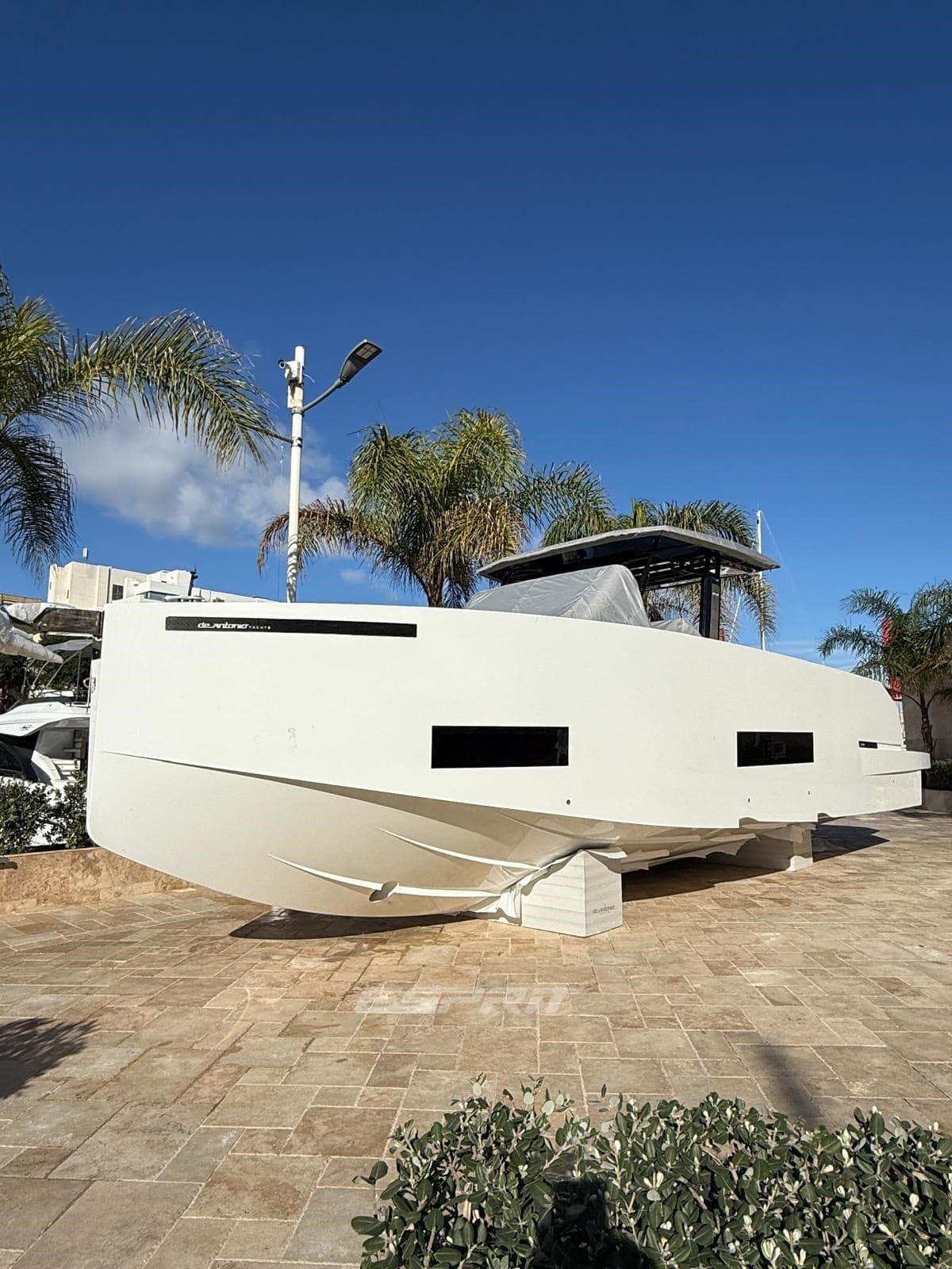 De Antonio D42 Open - Main View De Antonio D42 Open - Main View