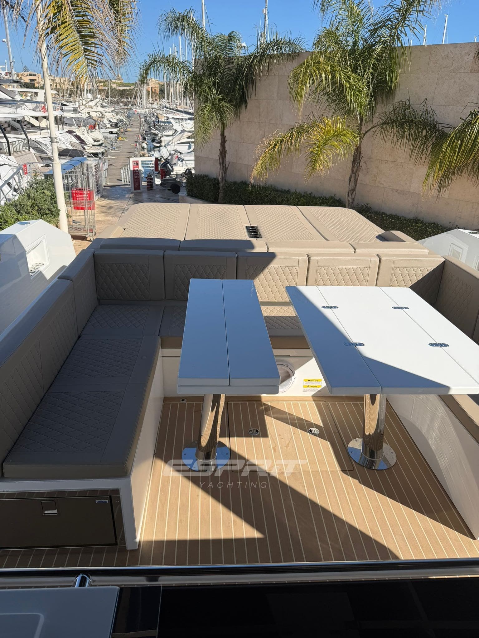 De Antonio D42 Open - Interior View De Antonio D42 Open - Interior View