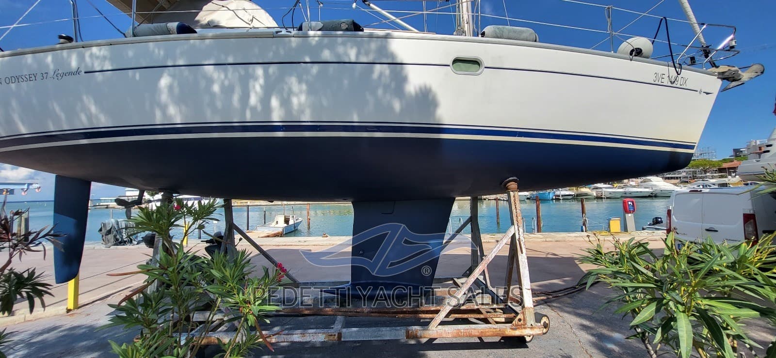 Jeanneau 37 Sun Odyssey - Deck View Jeanneau 37 Sun Odyssey - Deck View