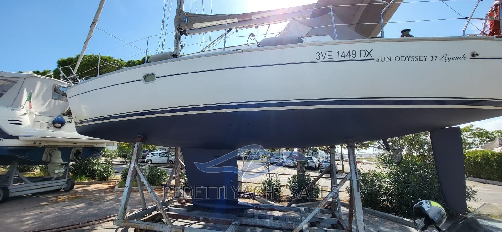 Jeanneau 37 Sun Odyssey - Interior View Jeanneau 37 Sun Odyssey - Interior View