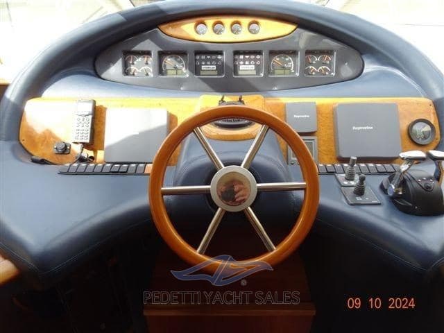 Azimut 55 Flybridge - Deck View Azimut 55 Flybridge - Deck View