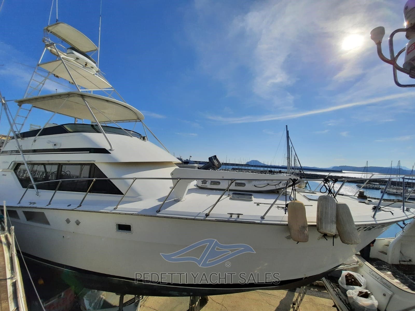 Hatteras 54 Convertible gebraucht - Detail 1
