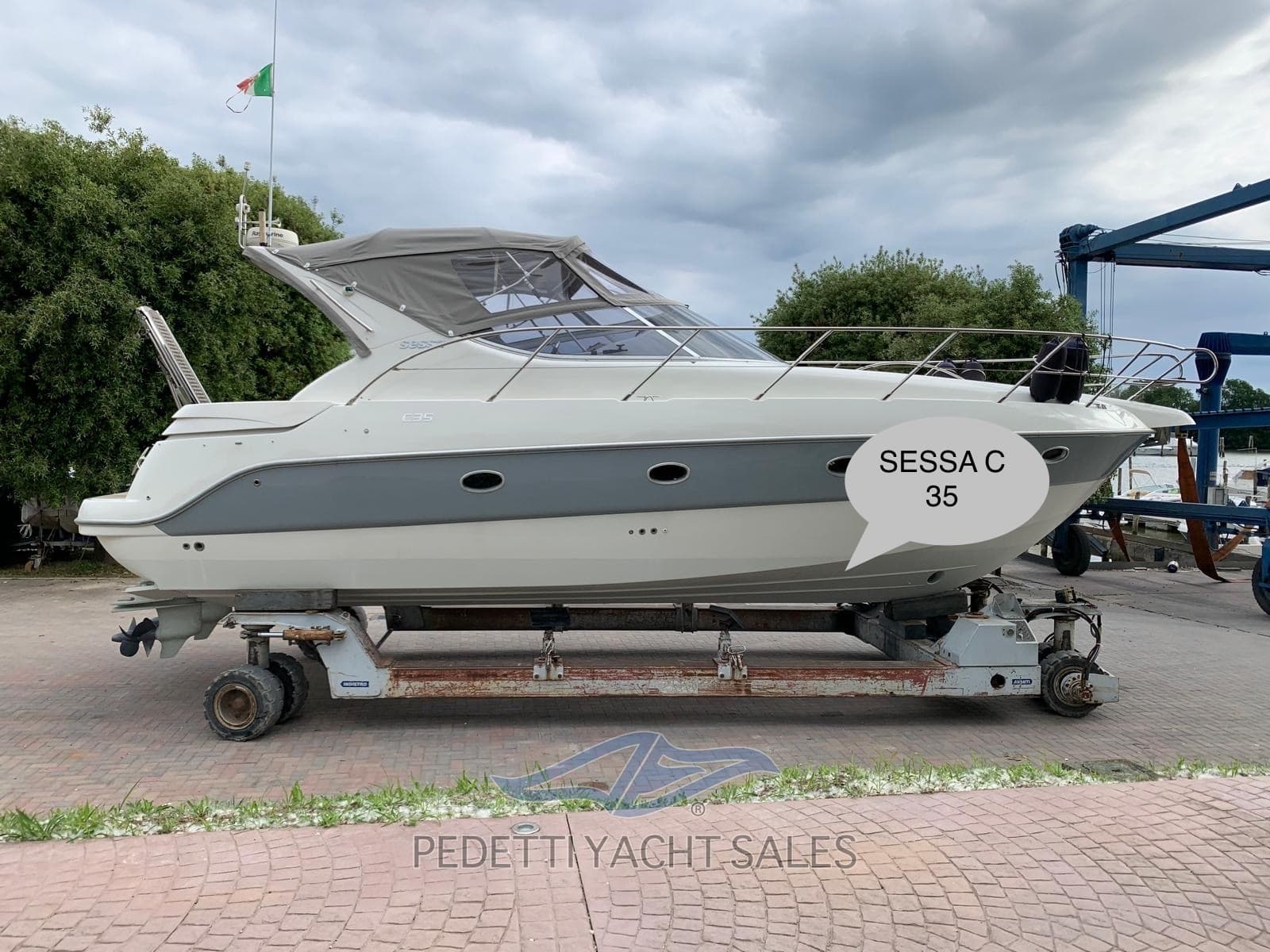Sessa Marine C 35 gebraucht - Detail 1