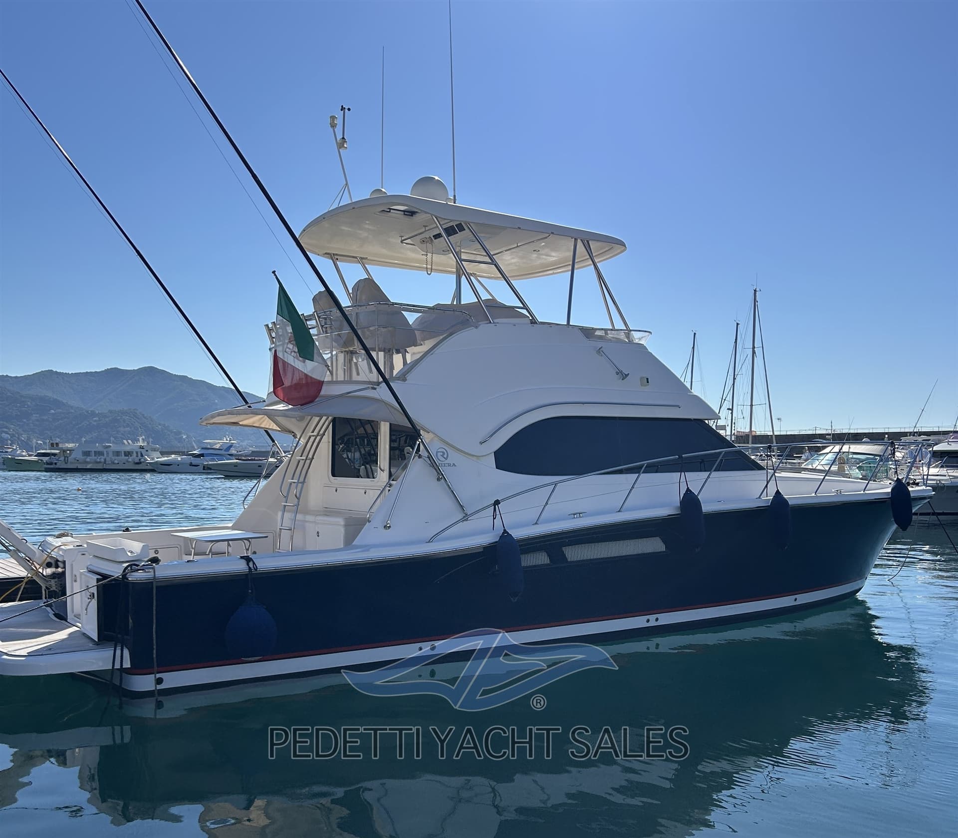 Riviera Marine 47 G2 Flybridge usato - vista principale