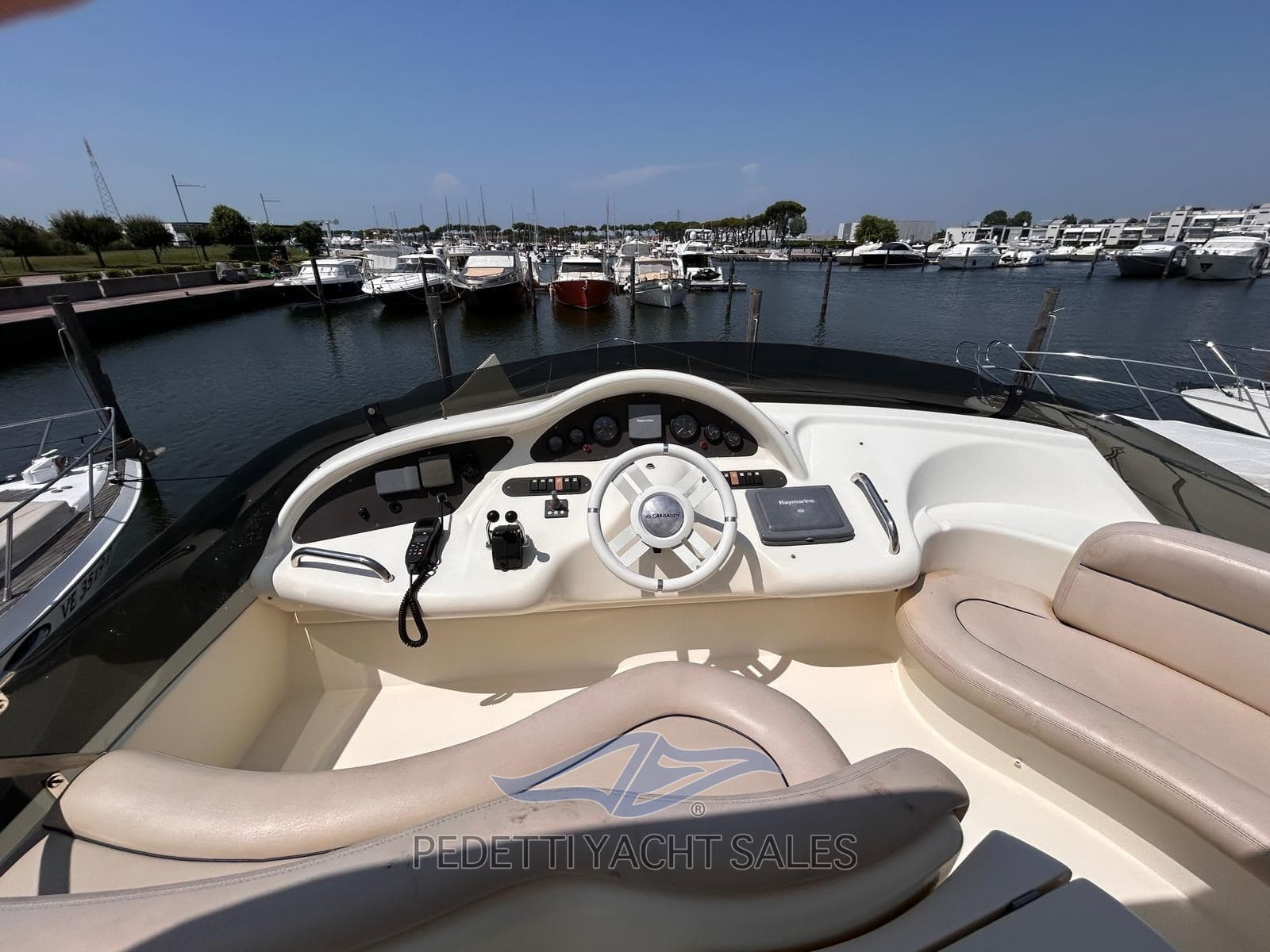 Azimut 46 Evolution - Interior View Azimut 46 Evolution - Interior View