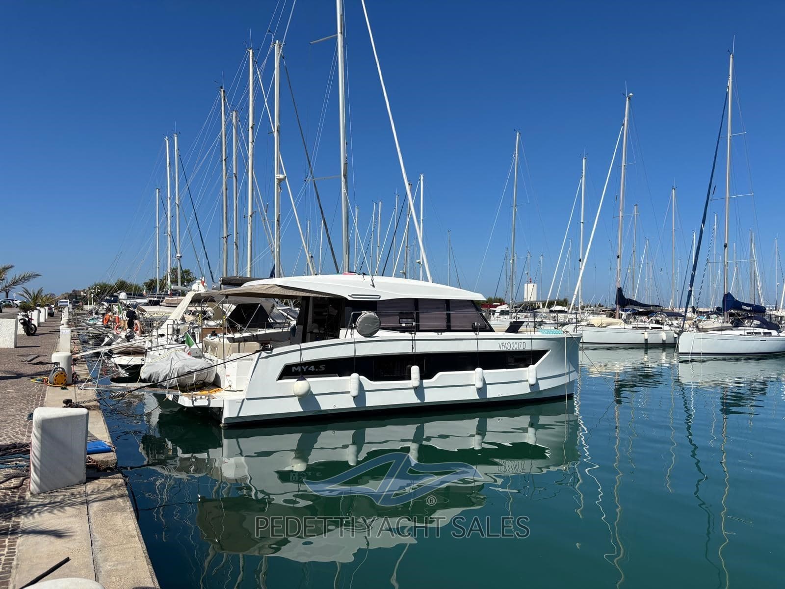 Fountain Pajot My4.S - Interior View Fountain Pajot My4.S - Interior View